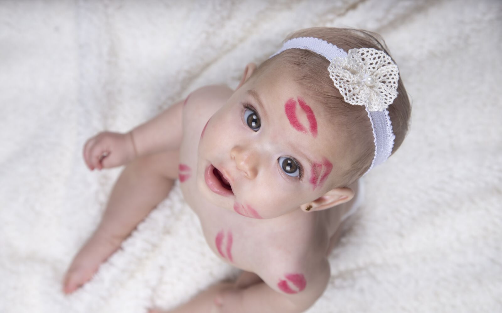 Canon EOS 6D + Canon EF 24-105mm F4L IS USM sample photo. Bebe, kiss, looks photography