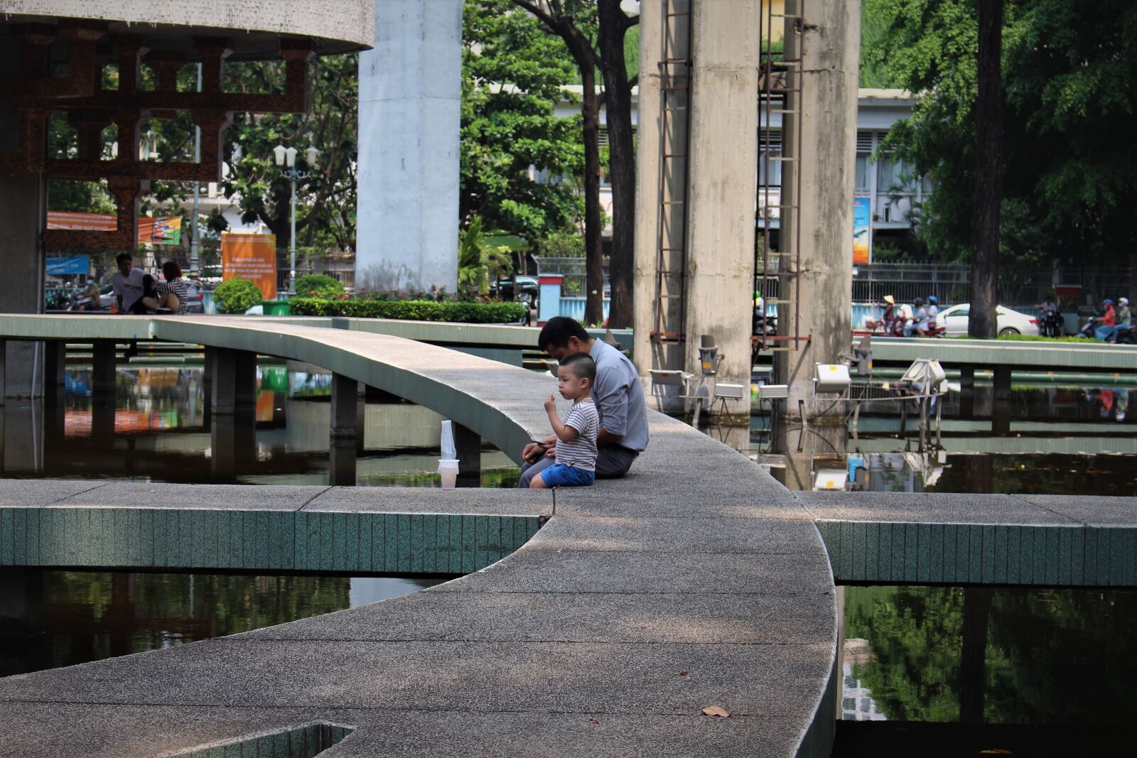 Canon EOS 700D (EOS Rebel T5i / EOS Kiss X7i) sample photo. Outside, kid, park photography