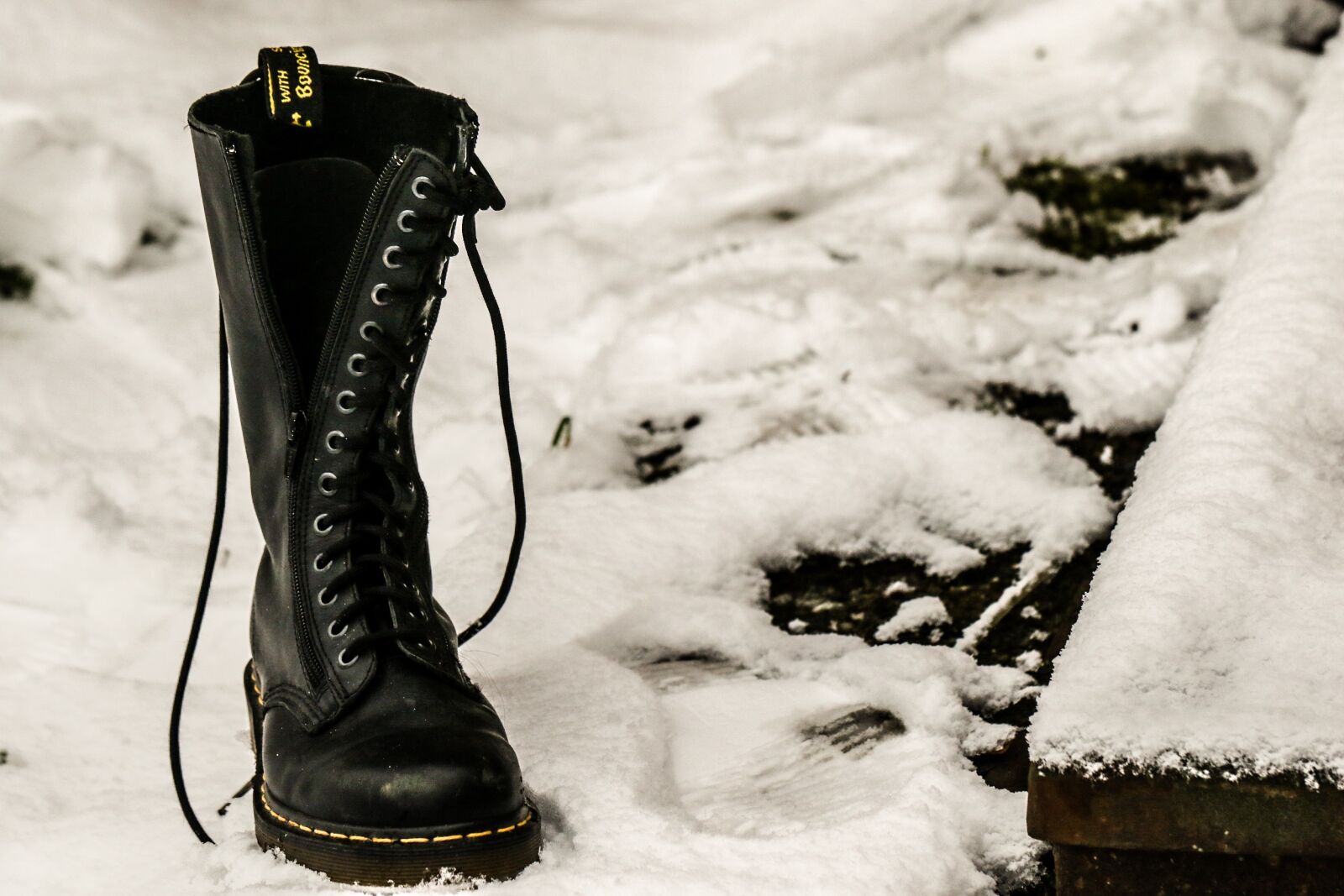 Canon EOS 7D Mark II sample photo. Shoe, foot steps, track photography