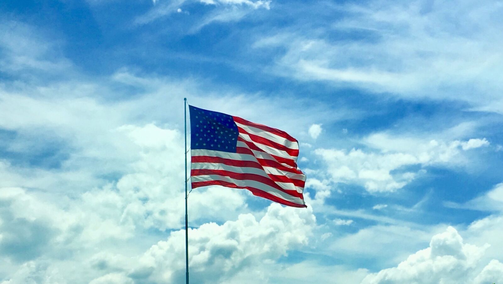 iPhone SE back camera 4.15mm f/2.2 sample photo. Freedom, sky, flag photography