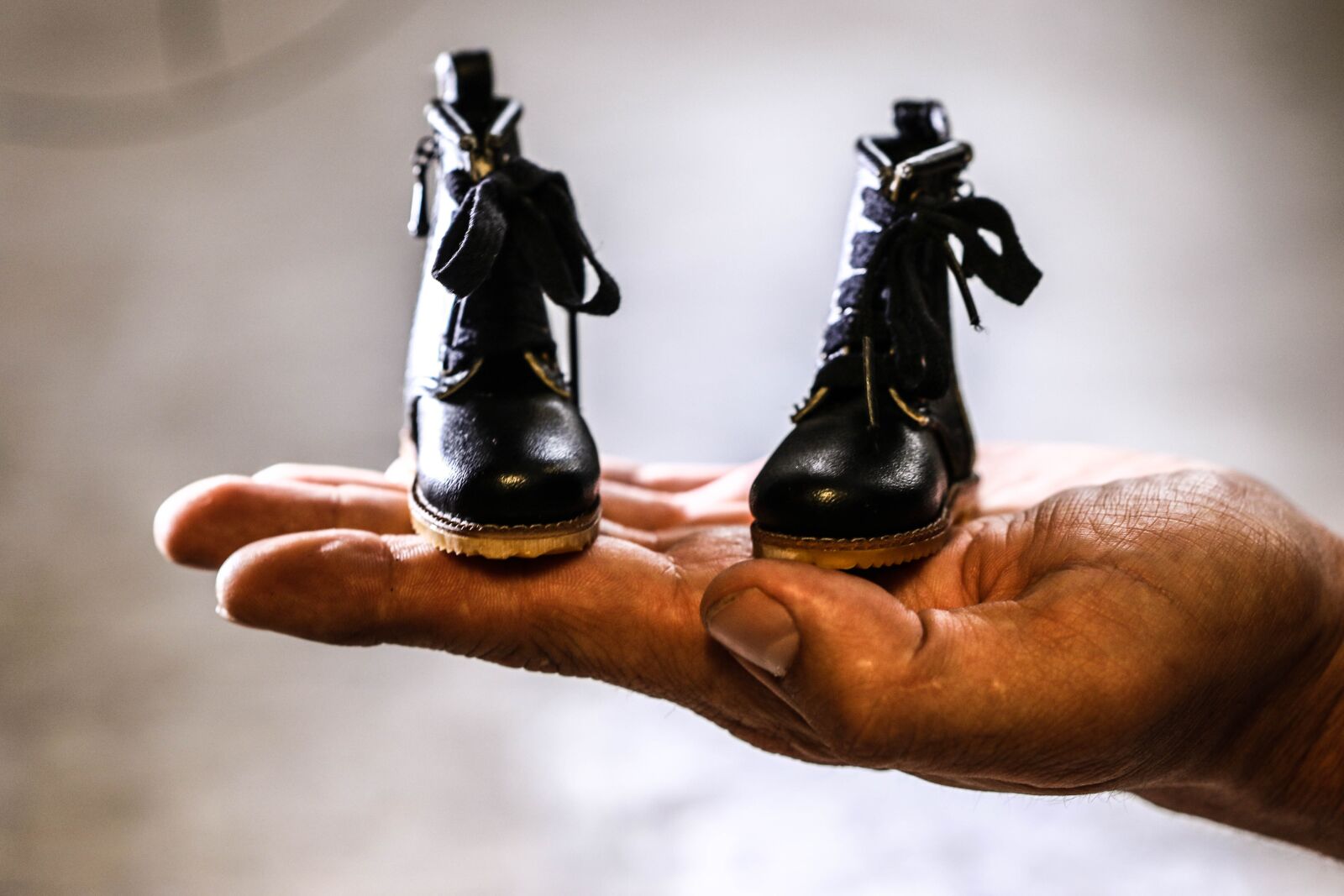 Canon EOS 7D Mark II sample photo. Hand, shoes, miniature photography