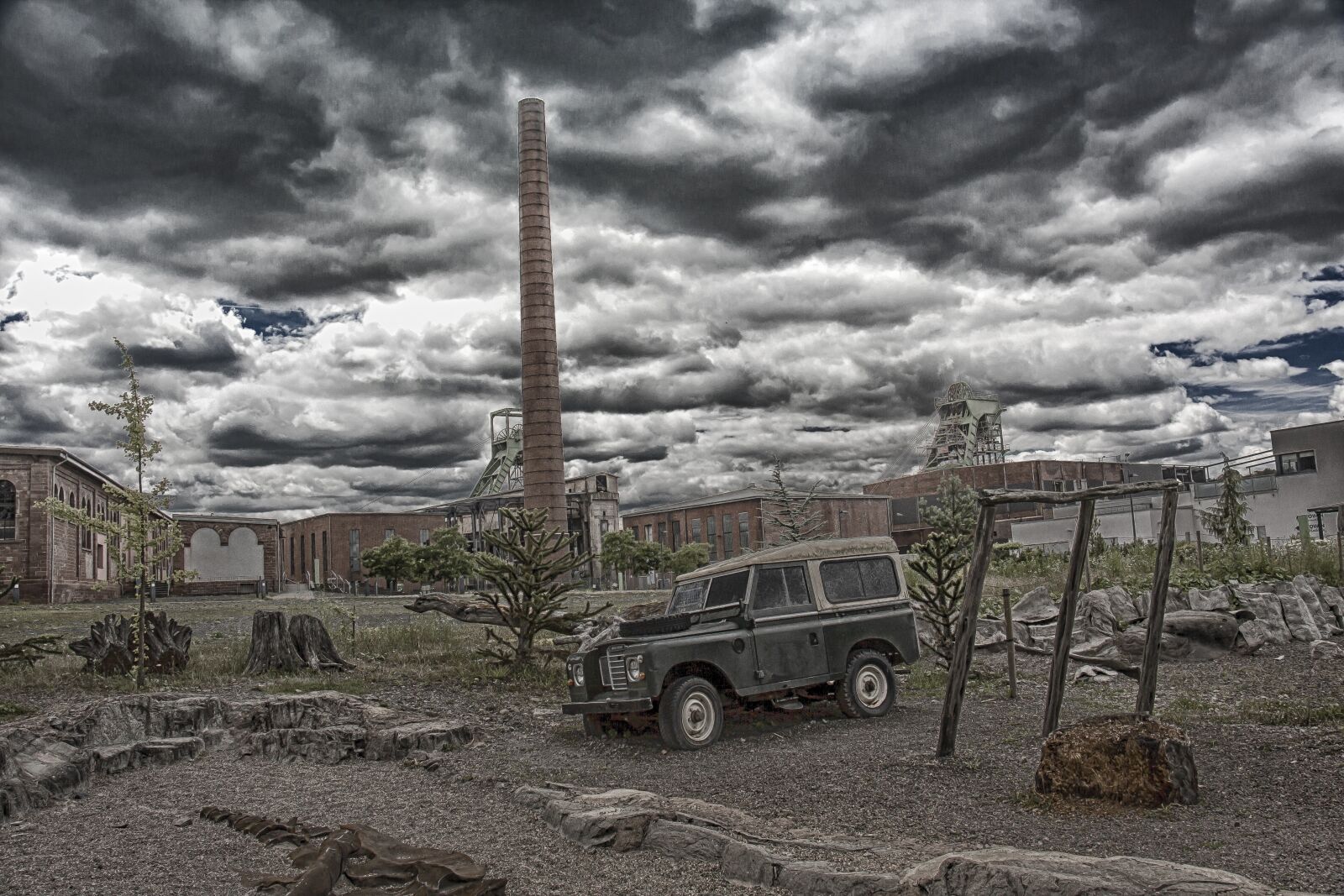 Canon EOS 700D (EOS Rebel T5i / EOS Kiss X7i) sample photo. Industry, desert, gloomy photography