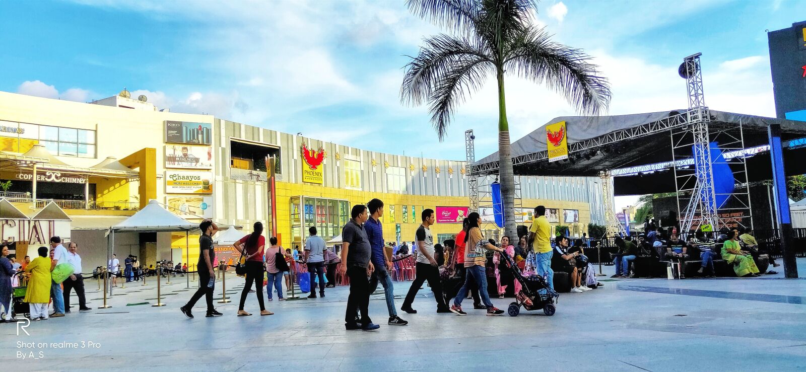 Realme 3 PRO sample photo. Phoenix marketcity, bangalore, shopping photography