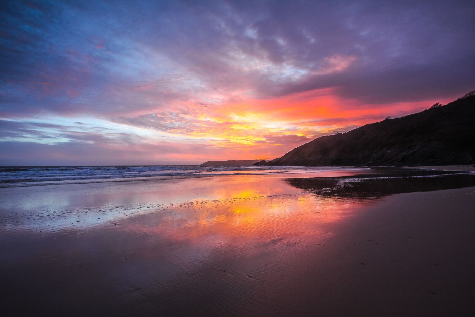 Canon EF-S 10-22mm F3.5-4.5 USM sample photo. Sunset, beach, low tide photography