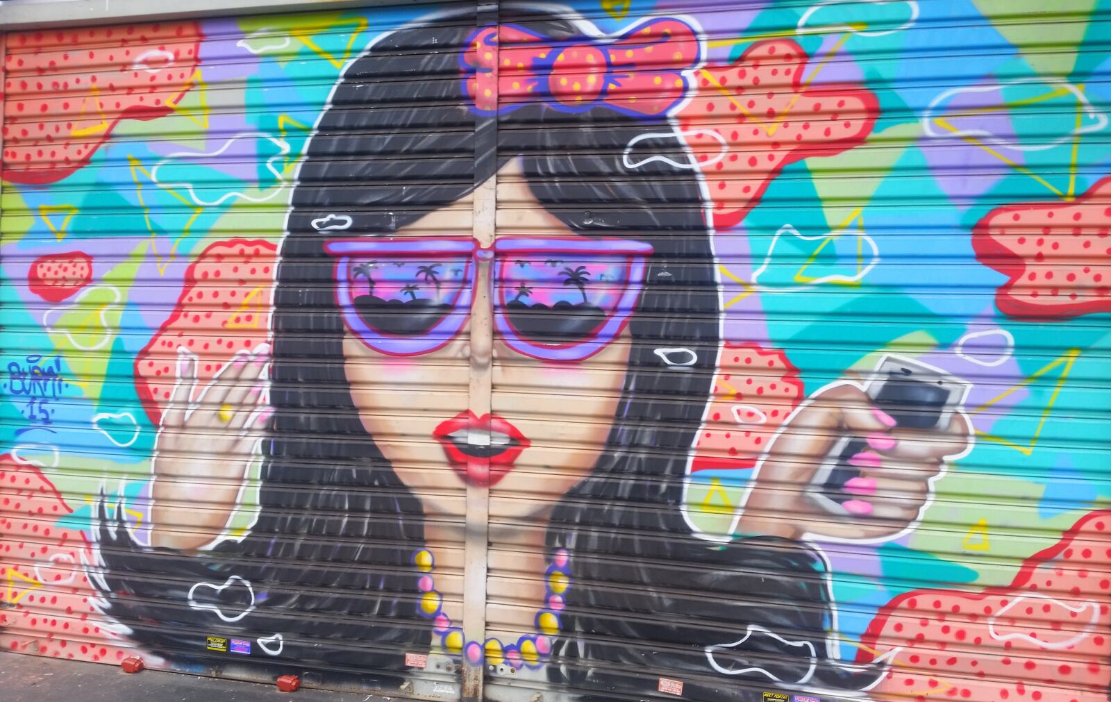 Samsung Galaxy S5 sample photo. Graffiti, girl, purchases photography