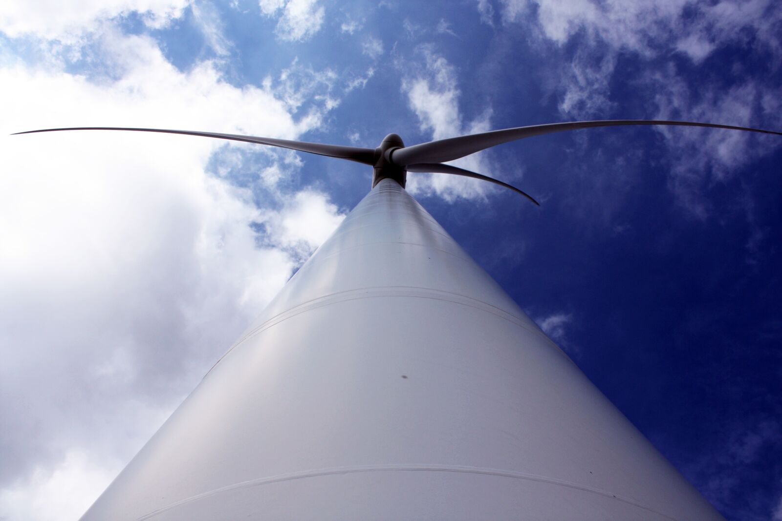 Canon EOS 450D (EOS Rebel XSi / EOS Kiss X2) sample photo. Pinwheel, wind energy, energy photography