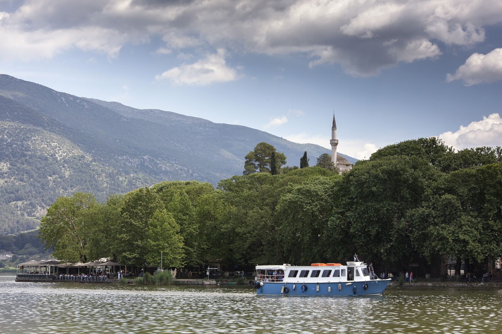 Canon EOS 5D Mark II sample photo. Green, mountain, lake photography