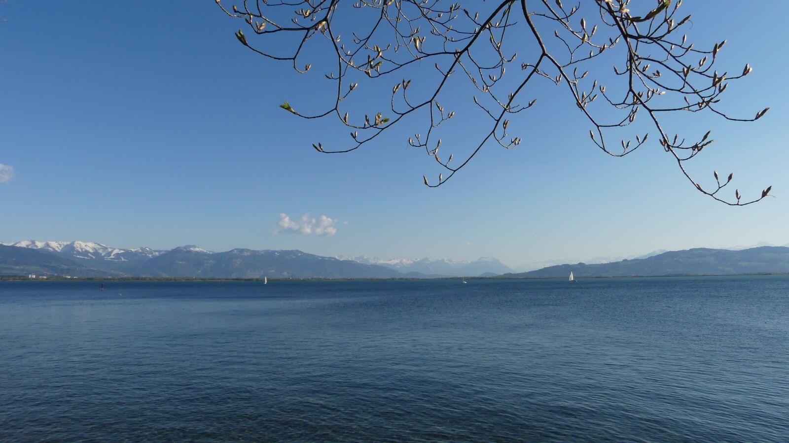 Panasonic Lumix DMC-FZ300 sample photo. Water, blue, mountain photography