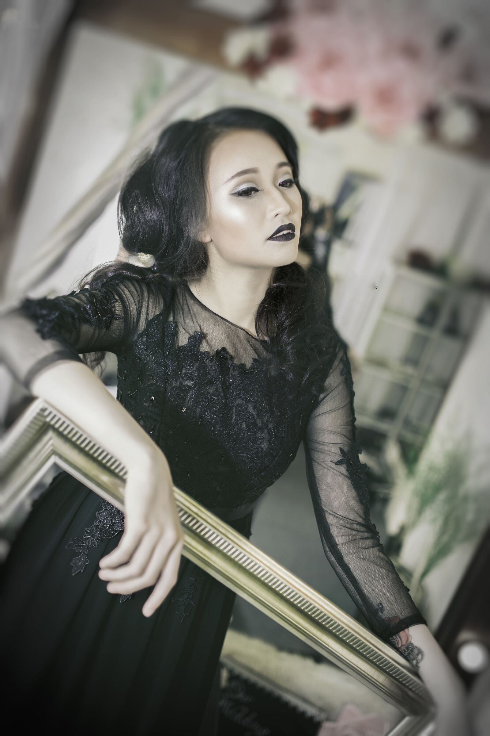 Canon EOS 6D sample photo. Women, dark, day page photography