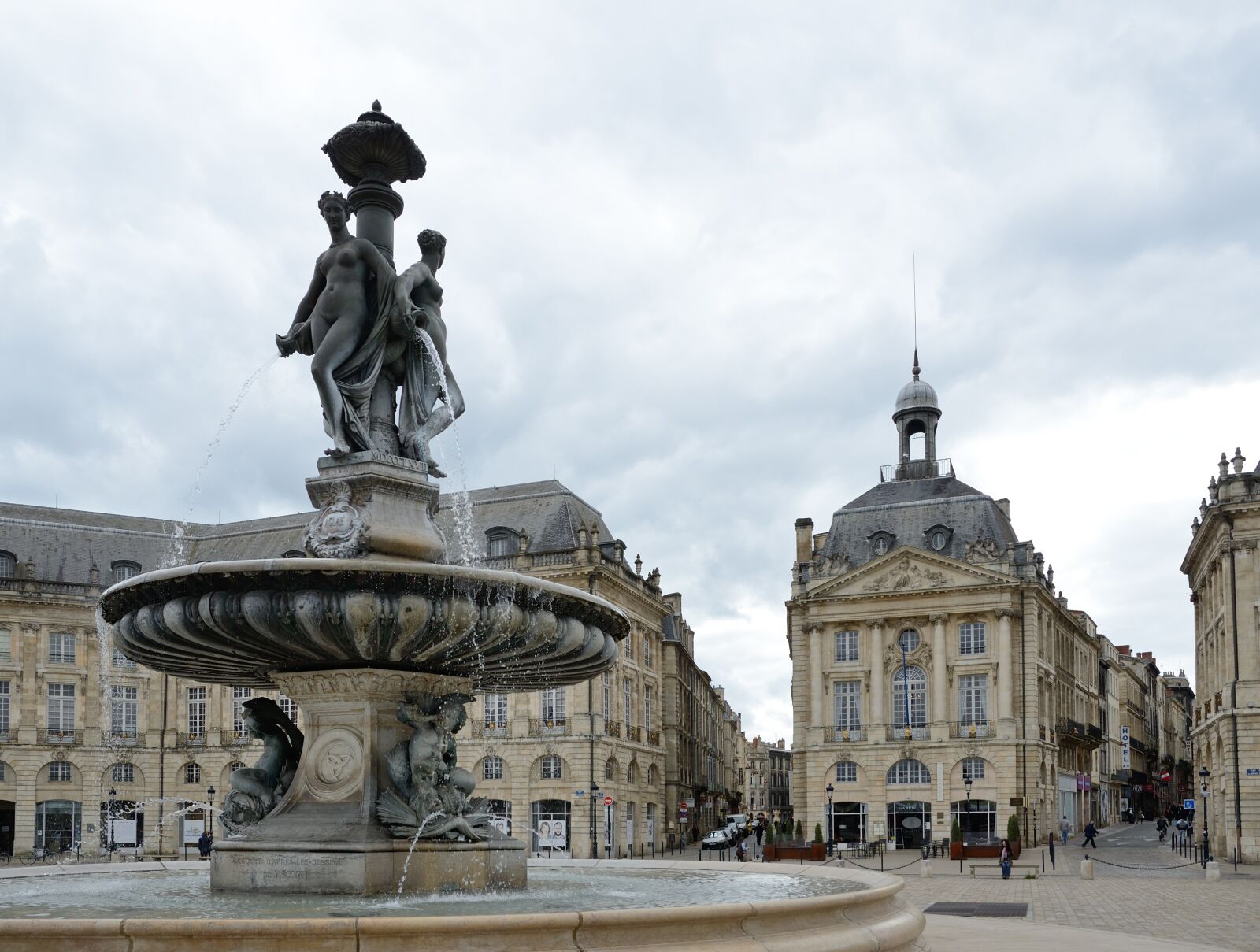Nikon D7000 sample photo. Bordeaux, fountain, sculptures photography