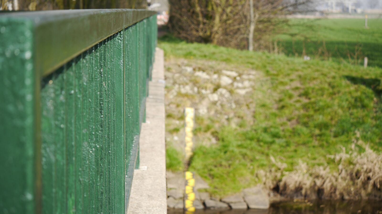 Panasonic Lumix DMC-G6 sample photo. Railing, bridge, grid photography