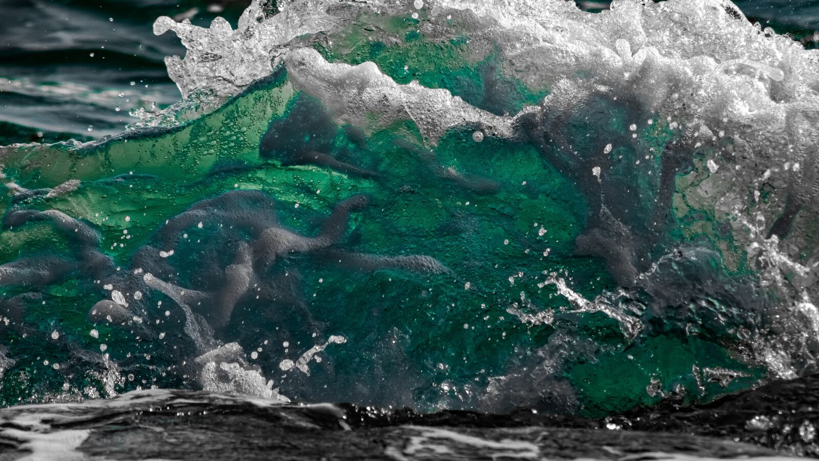 Nikon D3300 sample photo. Wave, spray, foam photography