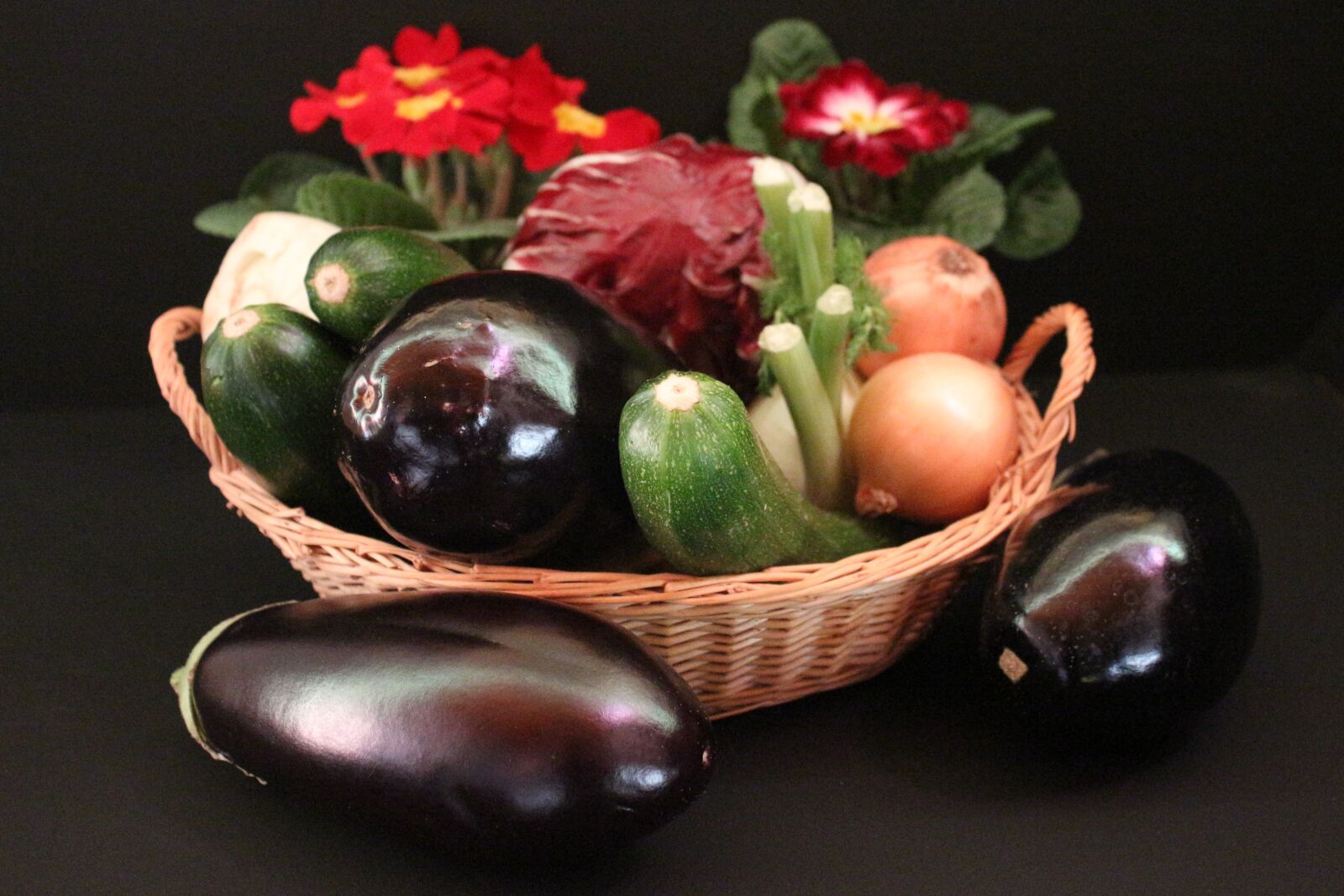 Canon EF-S 18-55mm F3.5-5.6 IS sample photo. Eggplant, zucchini, eat photography