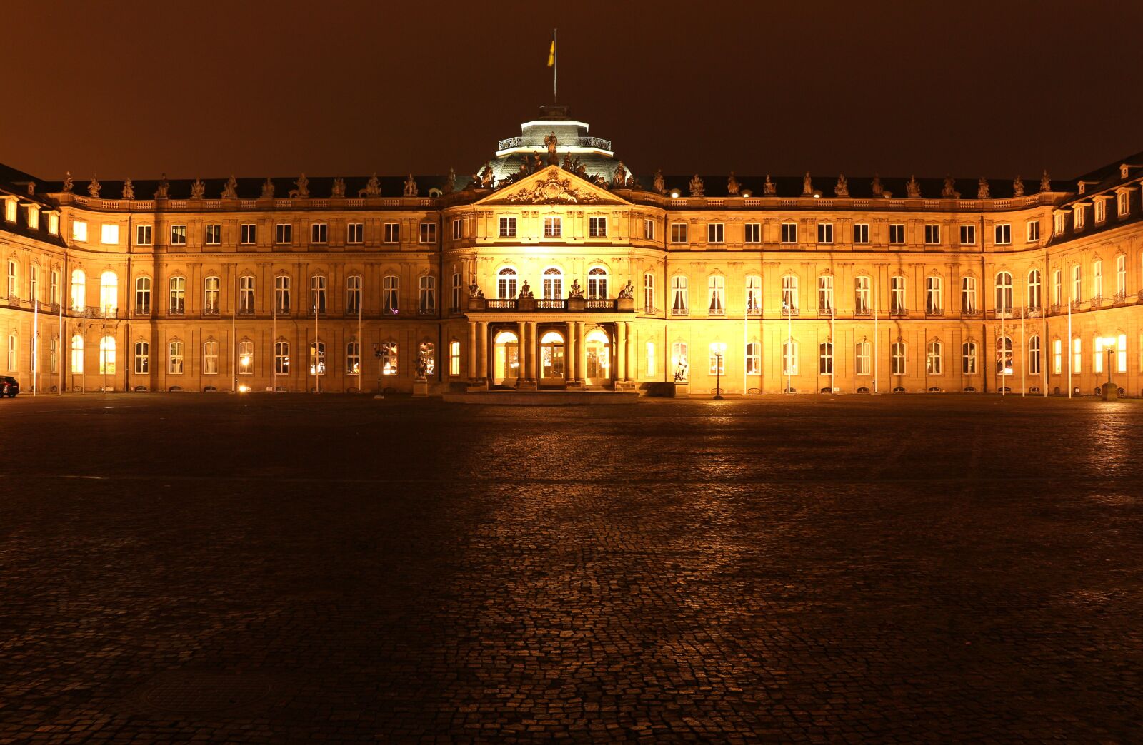 Canon EOS 700D (EOS Rebel T5i / EOS Kiss X7i) sample photo. Castle, stuttgart, night lights photography