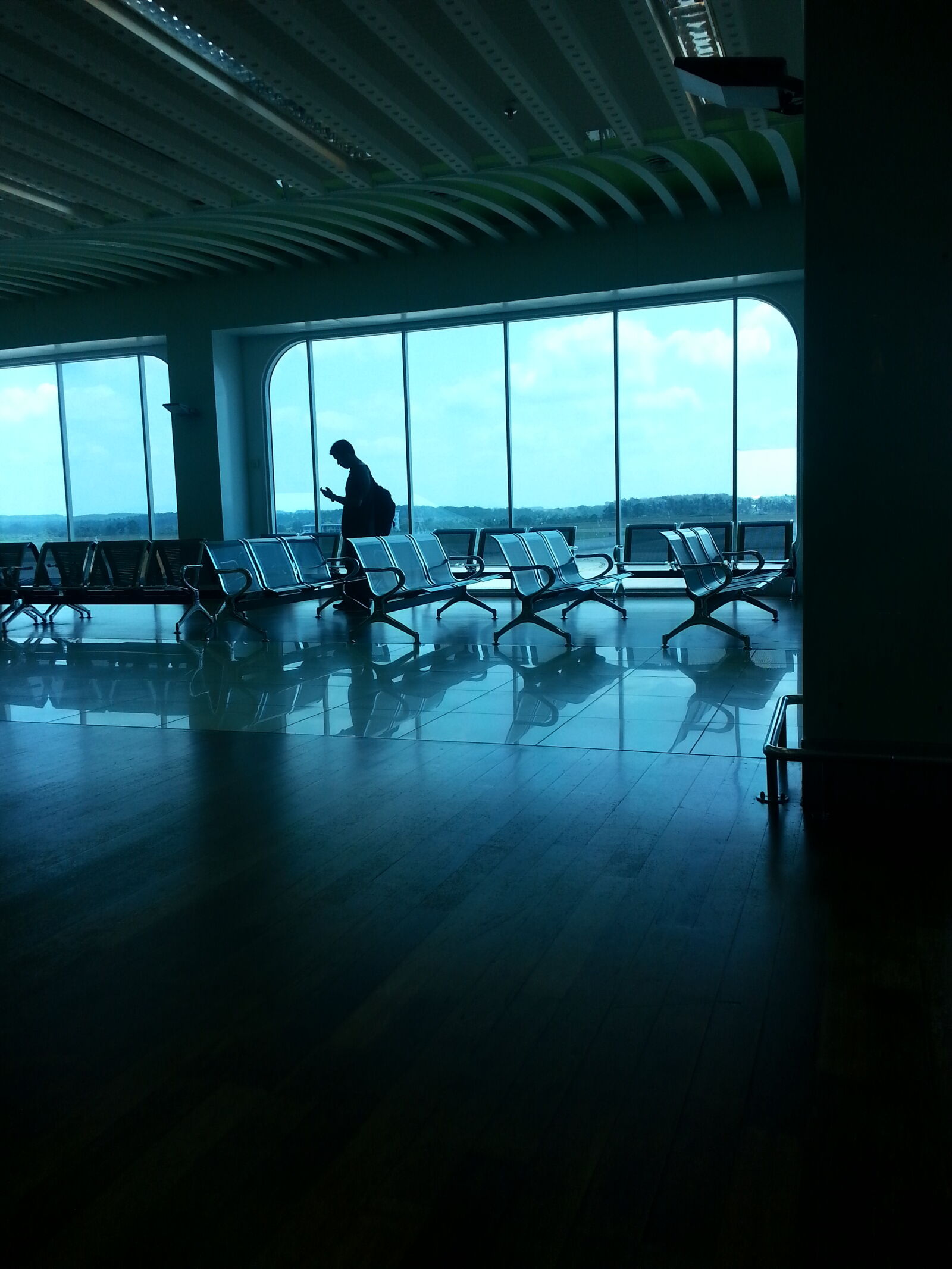Samsung Galaxy S3 sample photo. Man, airport, waiting photography