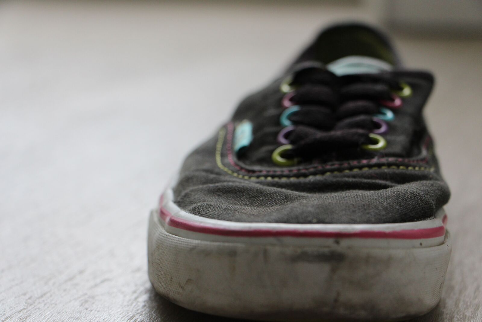 Canon EOS 700D (EOS Rebel T5i / EOS Kiss X7i) sample photo. Shoes, front, color photography