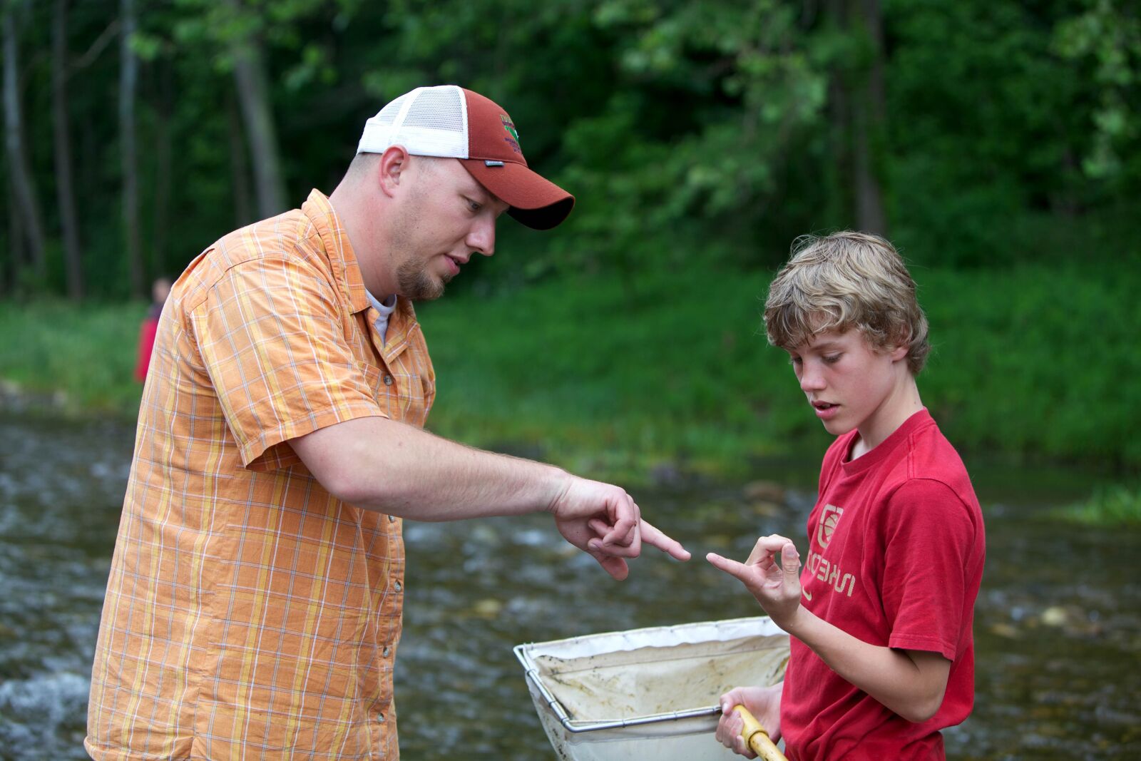 Canon EOS 5D Mark II sample photo. Boy, student, learns, macroinvertebrates photography