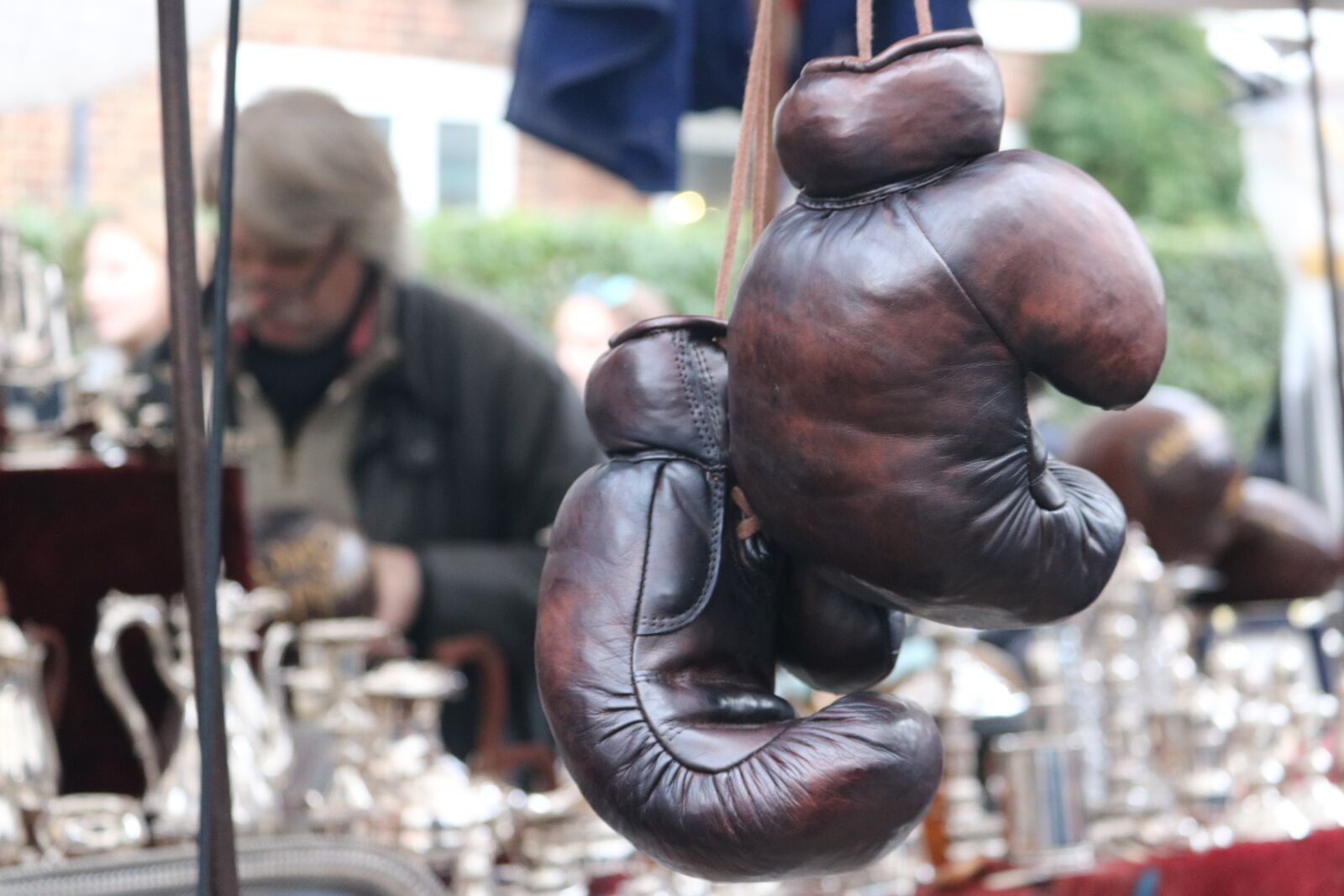 Canon EOS 760D (EOS Rebel T6s / EOS 8000D) sample photo. Glove, boxing, flea market photography