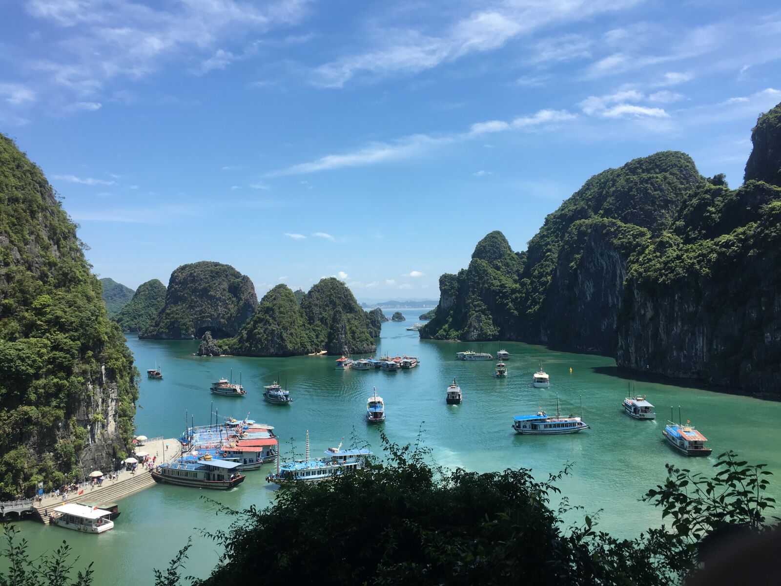 iPhone 6s Plus back camera 4.15mm f/2.2 sample photo. Viet nam, beach, travel photography