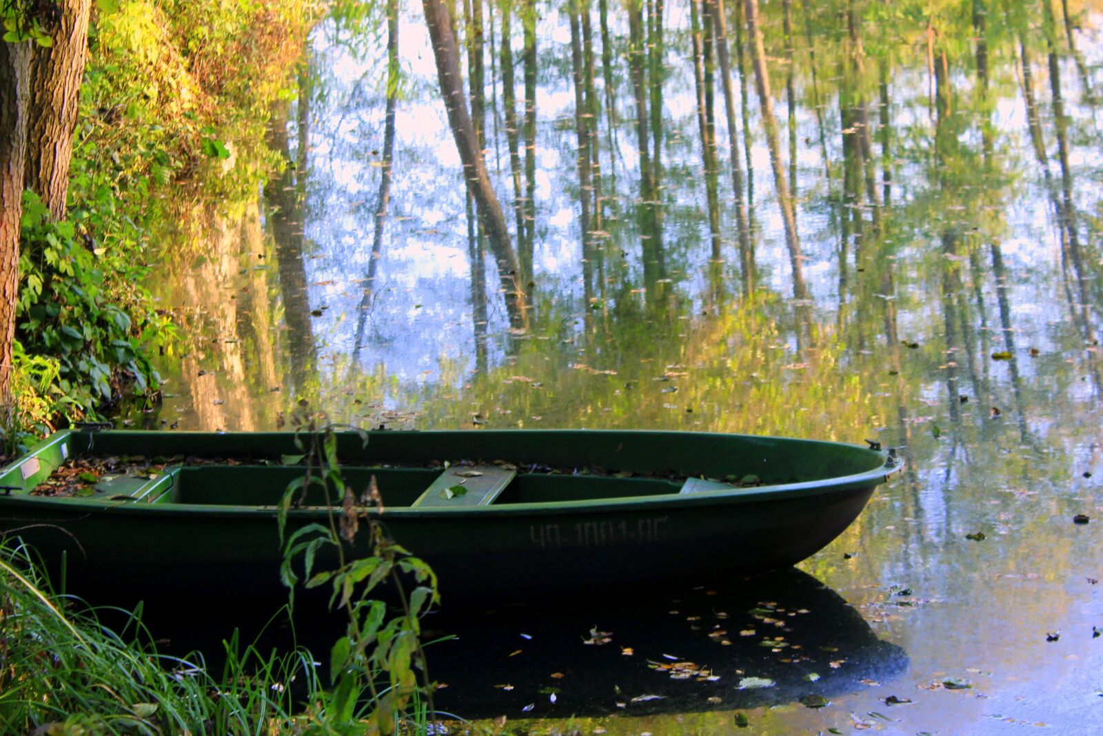 Canon EOS 1200D (EOS Rebel T5 / EOS Kiss X70 / EOS Hi) sample photo. Boat, pond, water photography