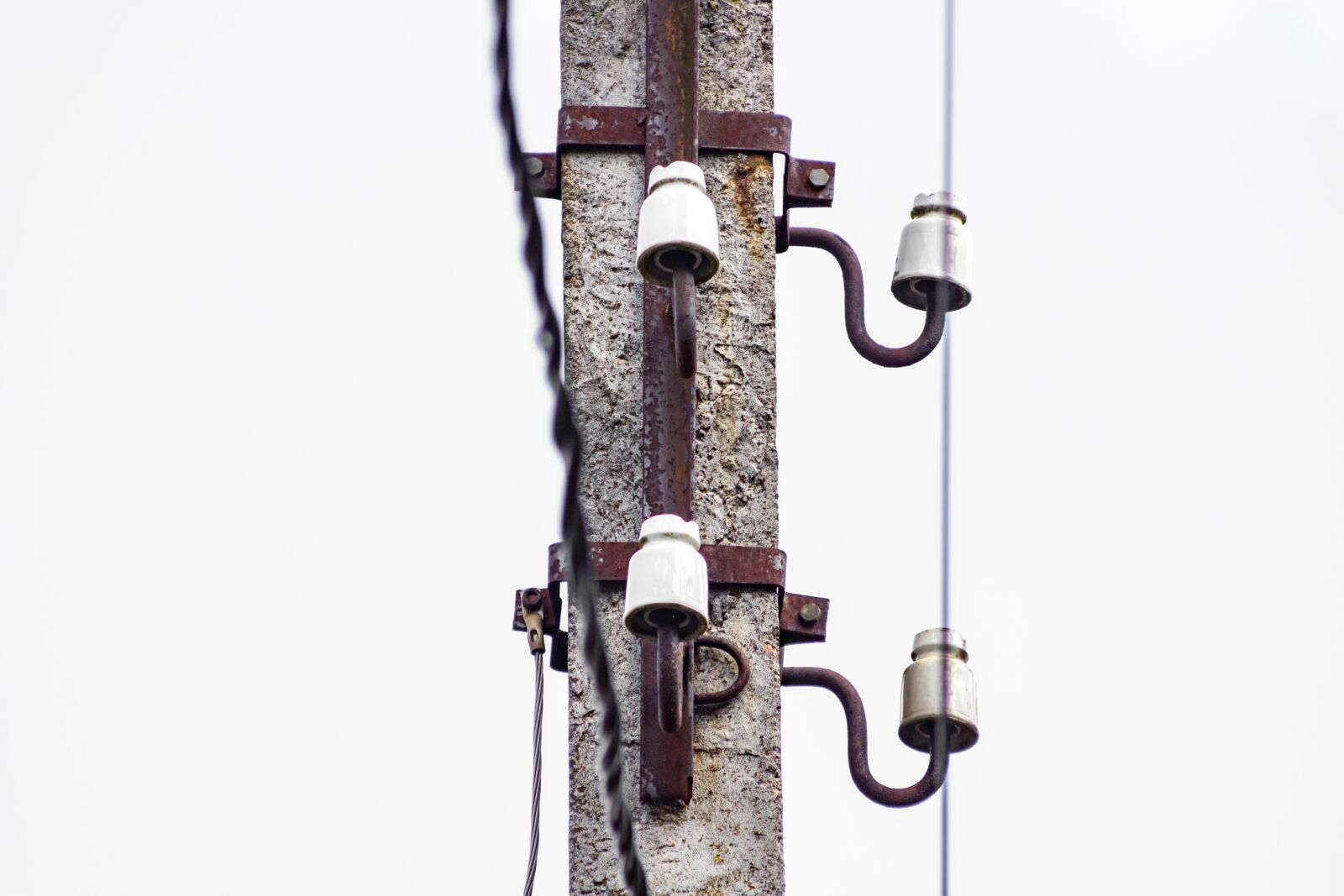 Canon EOS 100D (EOS Rebel SL1 / EOS Kiss X7) sample photo. Post, wire, electricity photography