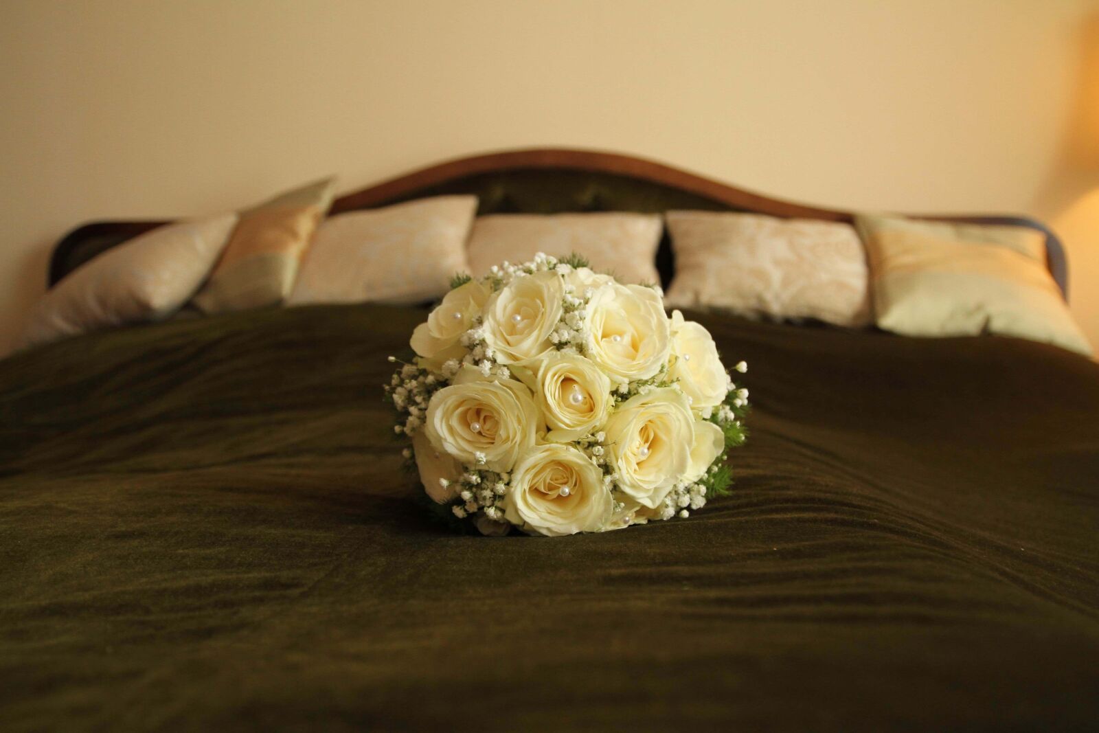 Canon EOS 7D sample photo. Bed, bedroom, blanket, cushion photography