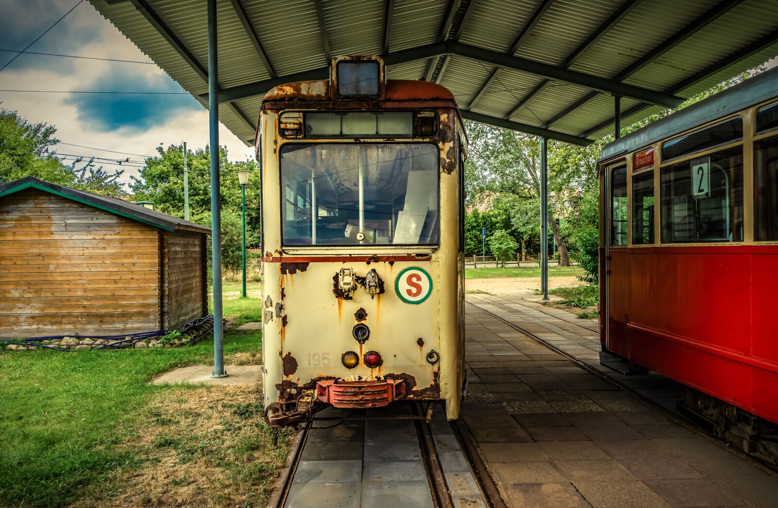 Sony a7 II + Sony FE 28-70mm F3.5-5.6 OSS sample photo. Tram, old, broken photography