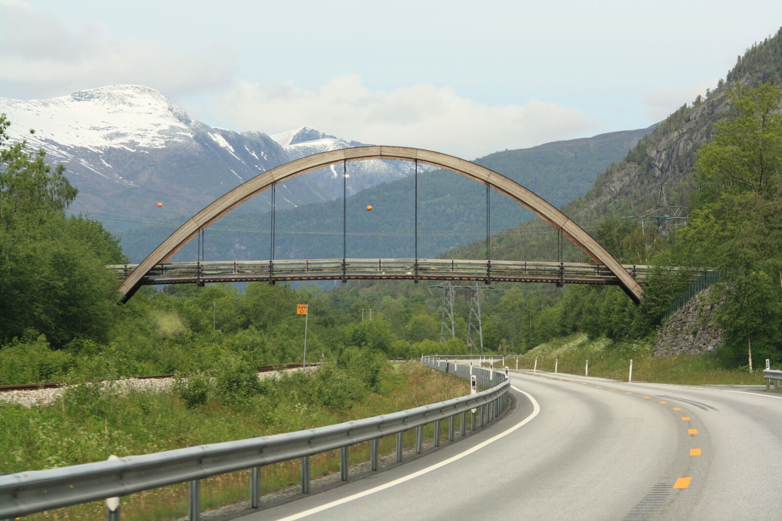 Canon EOS 1000D (EOS Digital Rebel XS / EOS Kiss F) sample photo. Bridge, road, norway photography