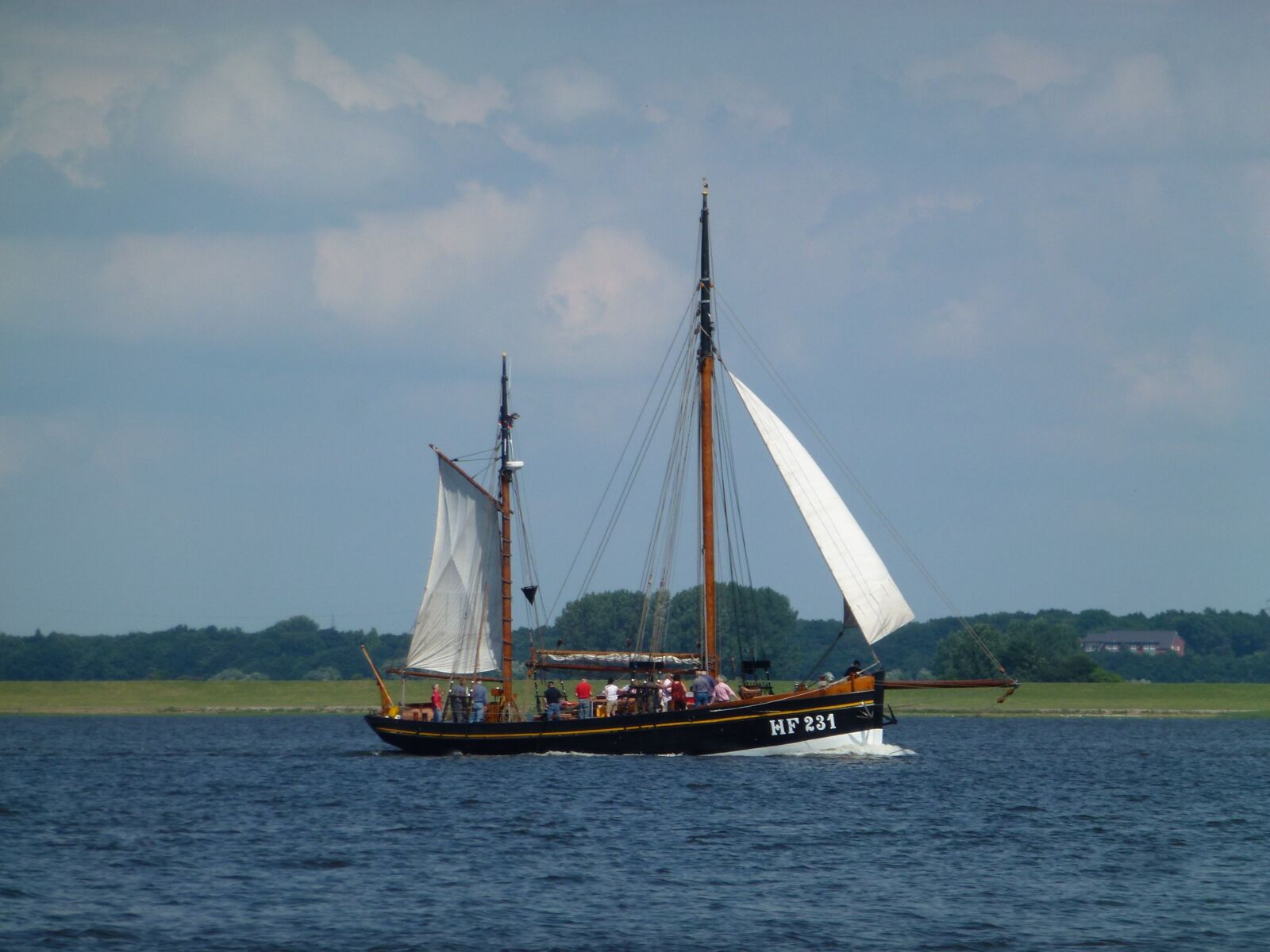 Leica V-Lux 30 / Panasonic Lumix DMC-TZ22 sample photo. Sailing vessel, maritime, elbe photography