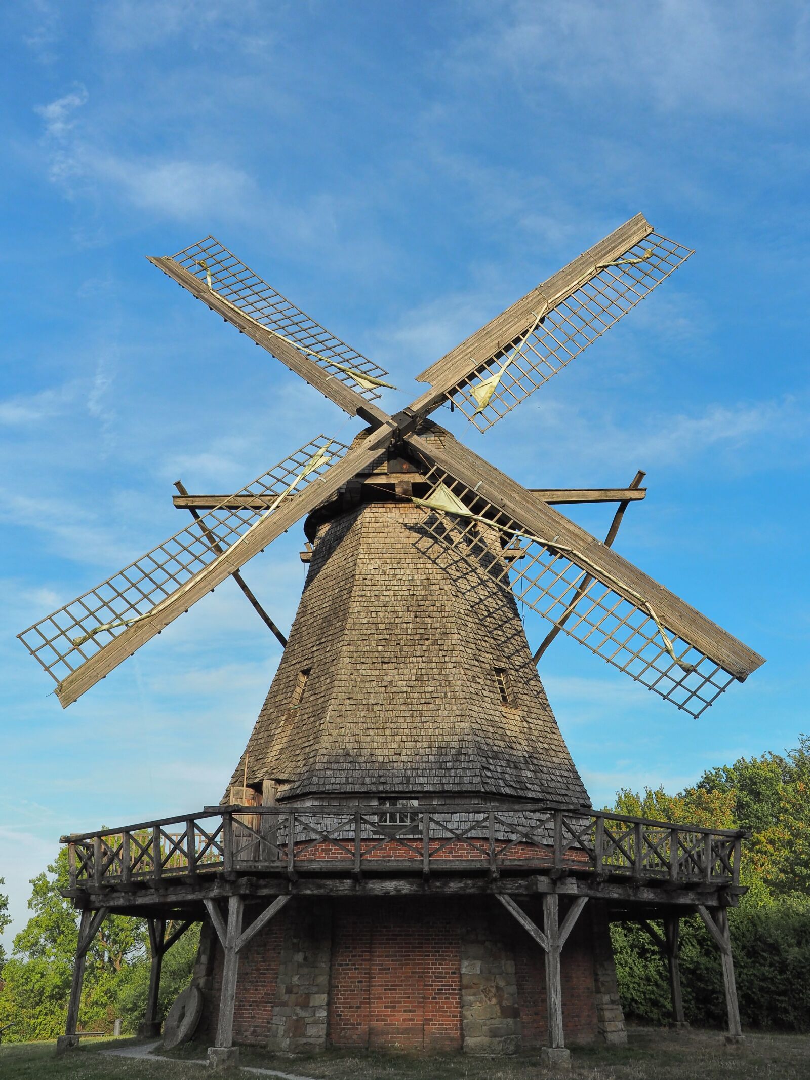 Olympus OM-D E-M5 II + Olympus M.Zuiko Digital ED 12-40mm F2.8 Pro sample photo. Windmill, open air museum photography