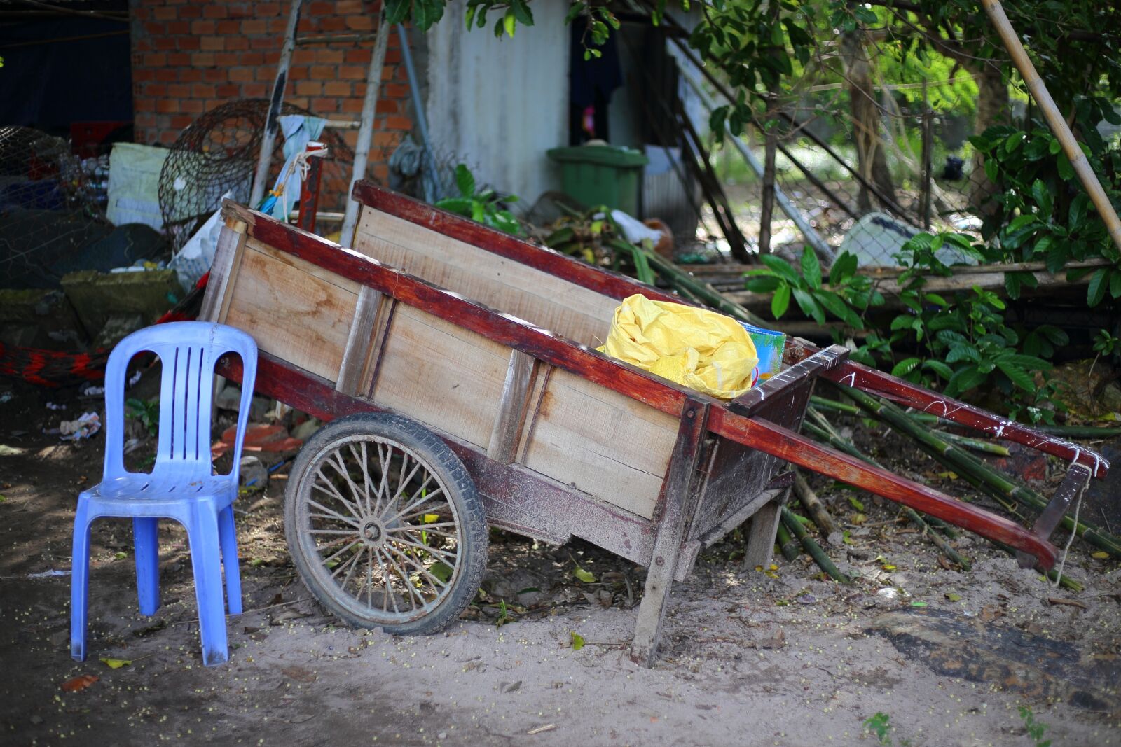 Canon EOS 6D + Canon EF 50mm F1.8 STM sample photo. Chair, rear car, wagon photography