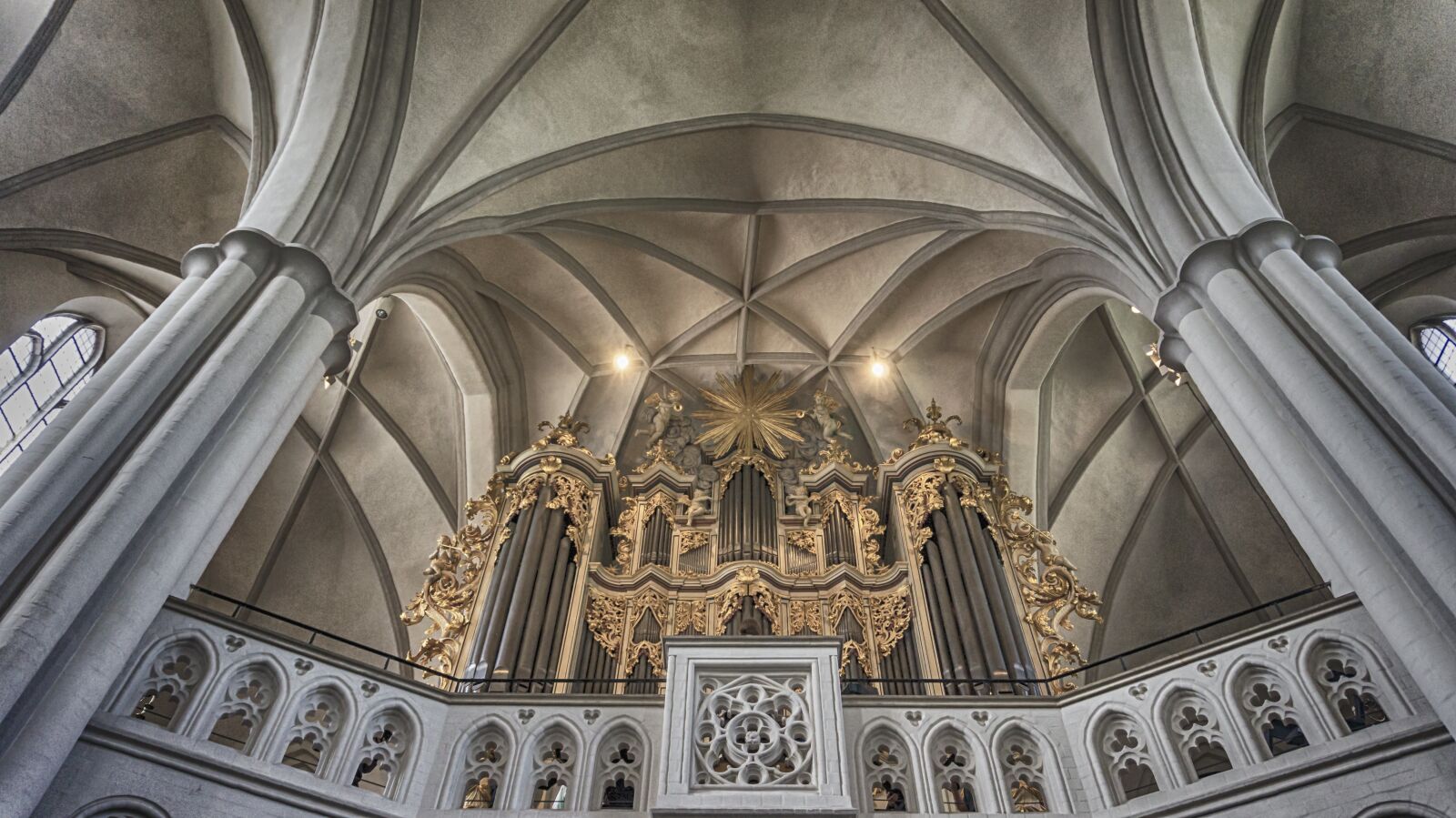 Sony Alpha a5000 (ILCE 5000) sample photo. Church, architecture, cathedral photography