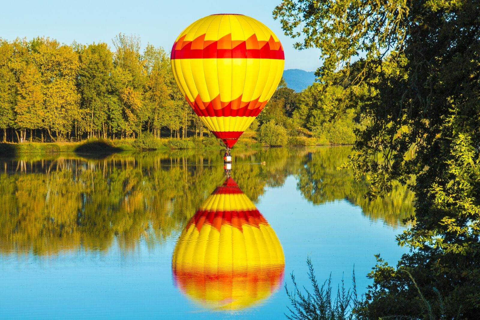 Canon EOS 70D sample photo. Balloon, hot air, reflection photography