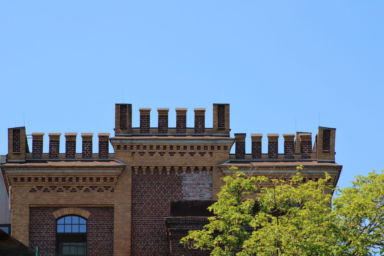 Canon EF75-300mm f/4-5.6 sample photo. House, castle, architecture photography