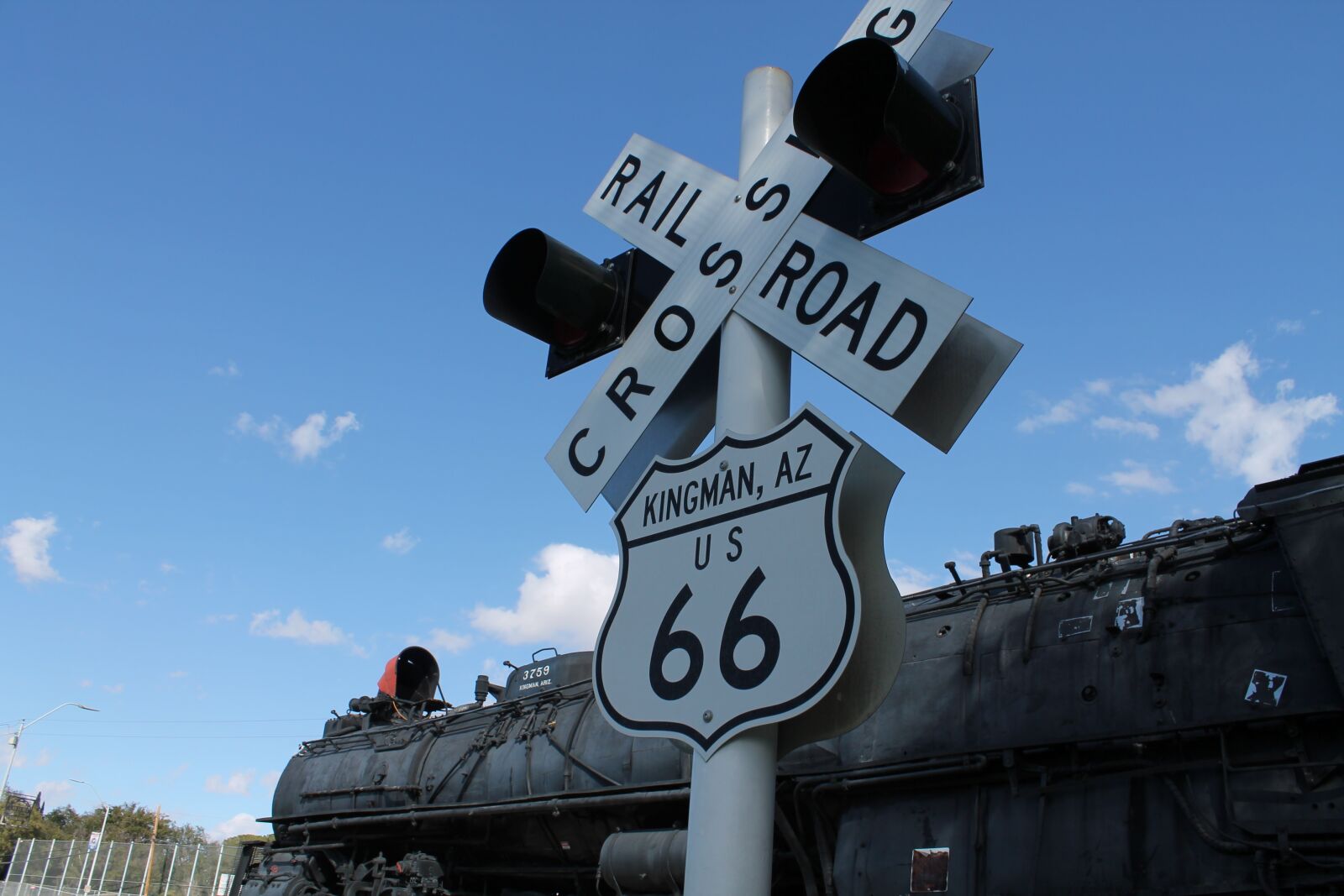 Canon EOS 1100D (EOS Rebel T3 / EOS Kiss X50) sample photo. Railroad, crossing, route 66 photography
