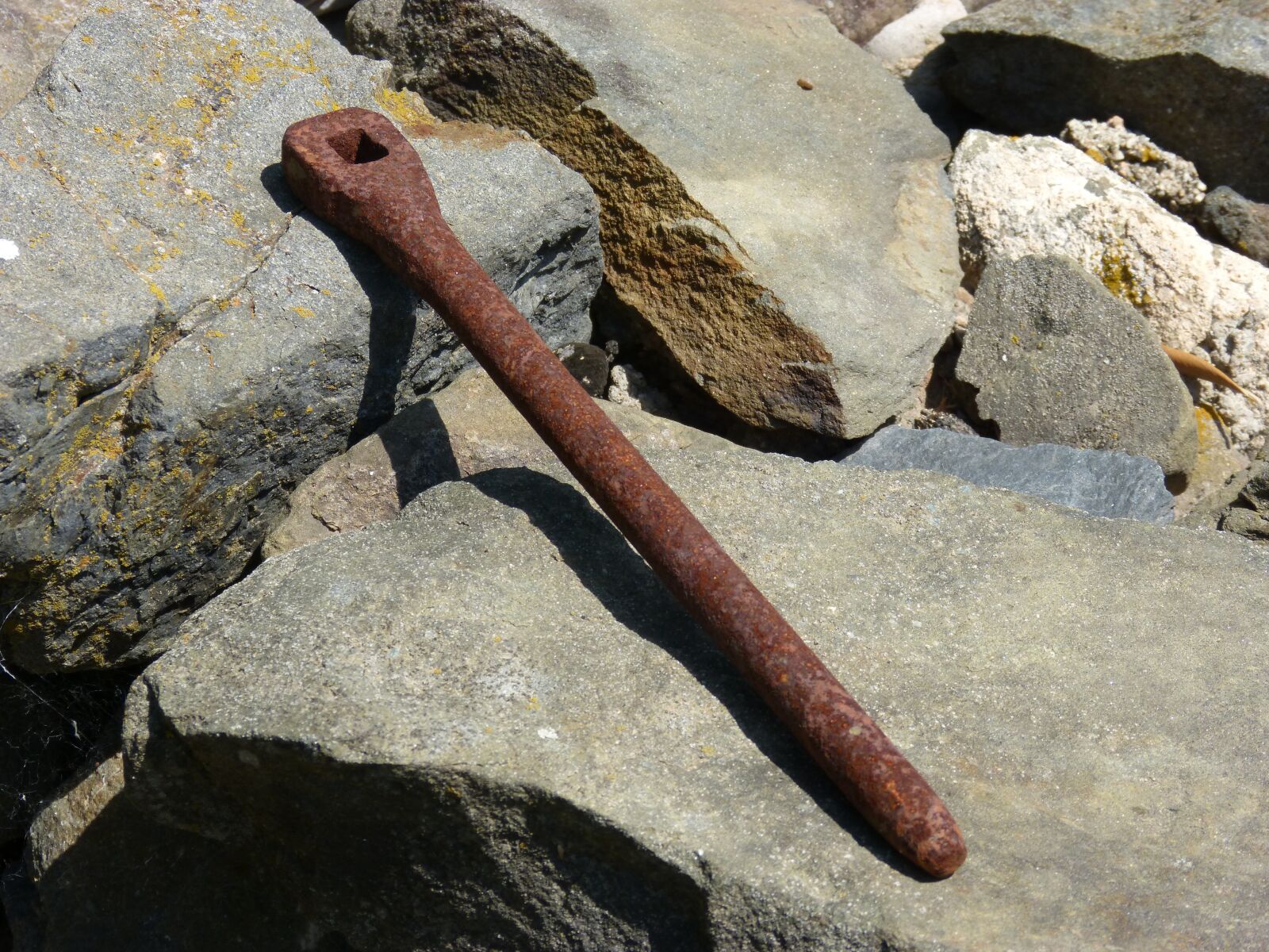 Panasonic DMC-FZ62 sample photo. Tool, rusty, key photography