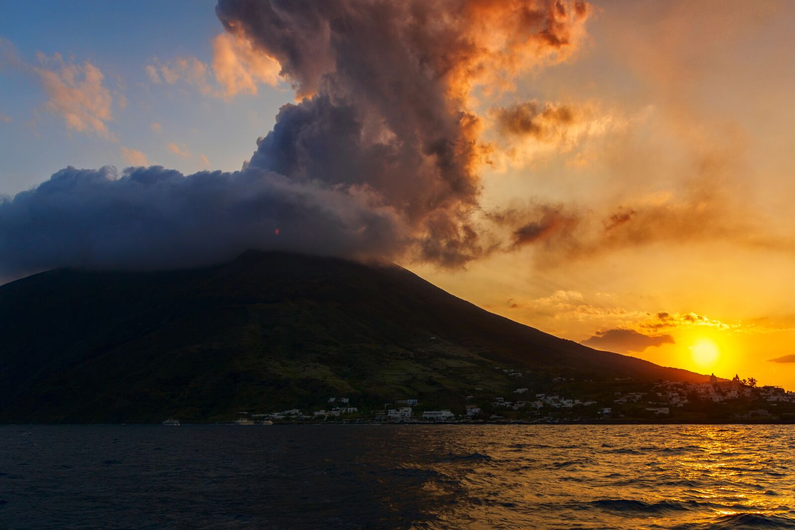 Canon EF 24-105mm F4L IS II USM sample photo. Tromboli, aeolian islands, sicily photography
