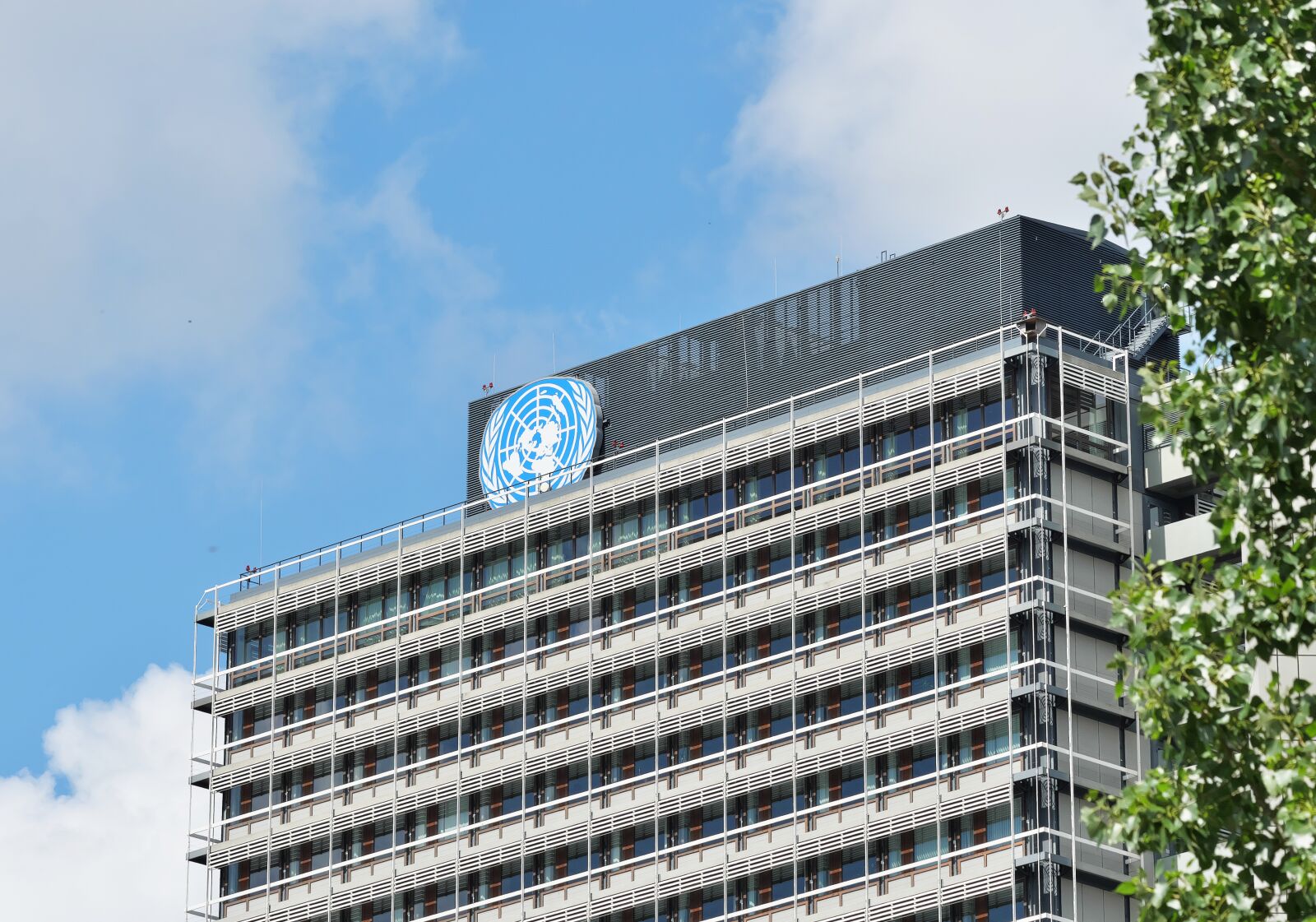 Panasonic Lumix DC-G9 sample photo. Un building, skyscraper, bonn photography