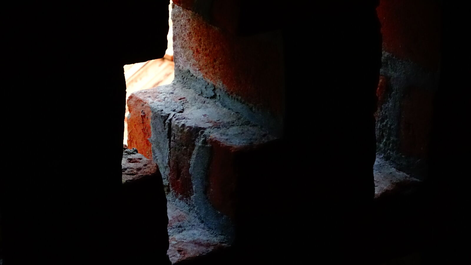 Sony Cyber-shot DSC-HX400V sample photo. Angle, brick, dark, darkness photography