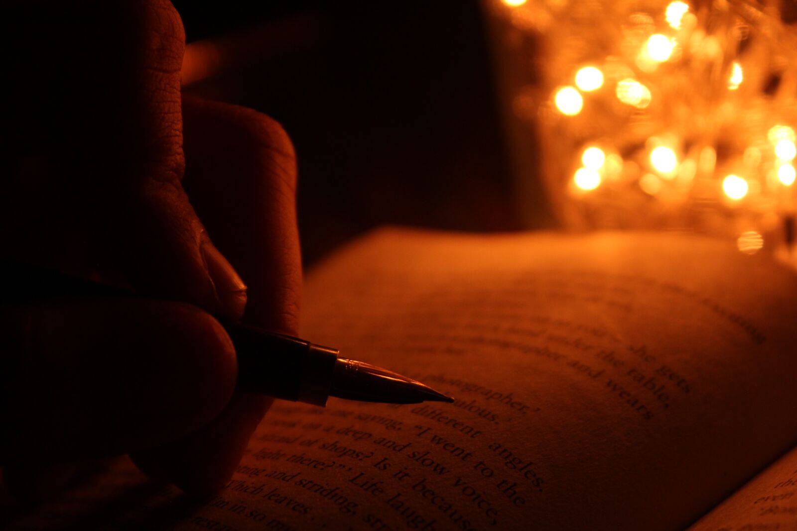 Canon EOS 1200D (EOS Rebel T5 / EOS Kiss X70 / EOS Hi) sample photo. Books, ink, light photography