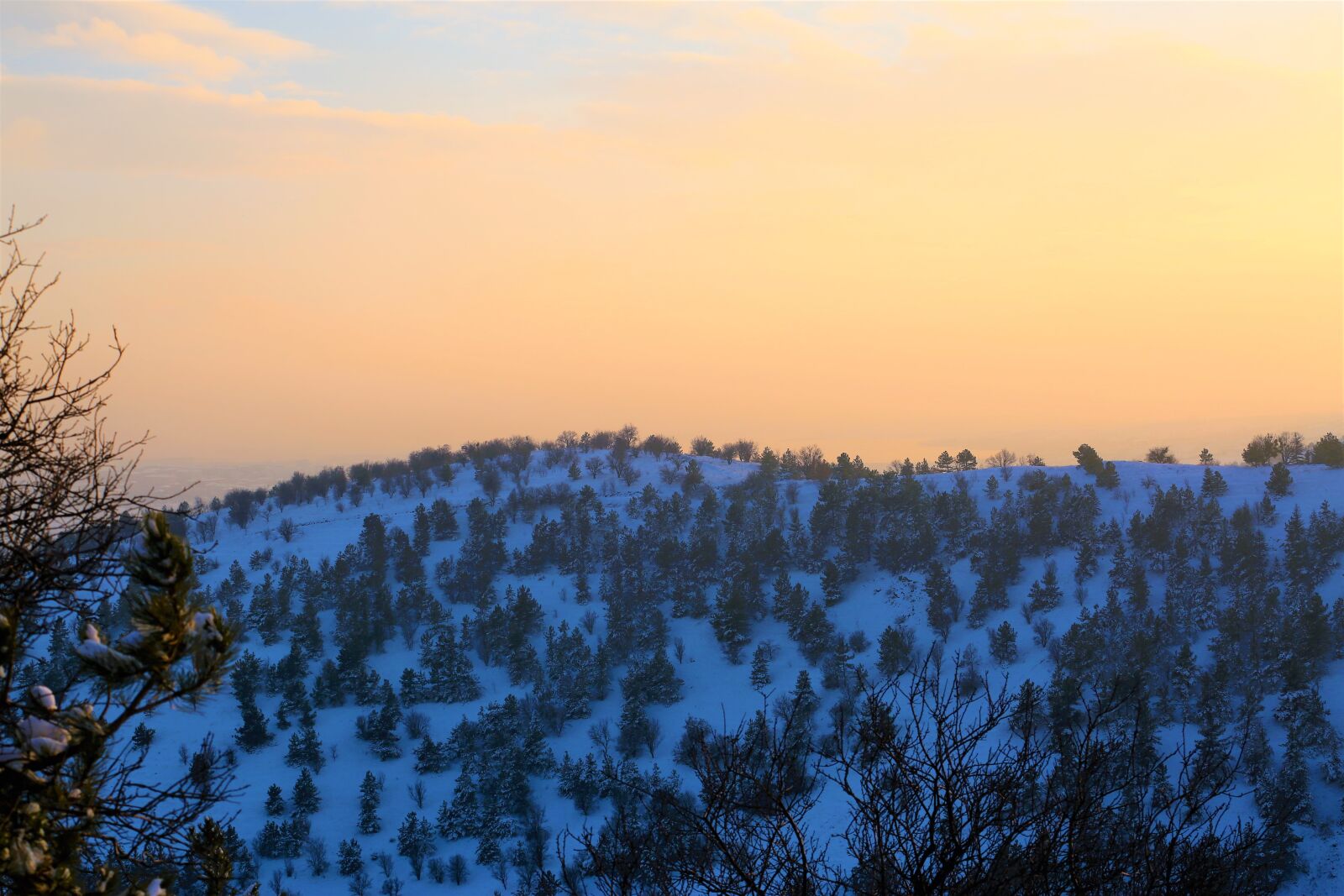 Canon EF 70-300mm F4-5.6L IS USM sample photo. Winter, snow, horizon photography