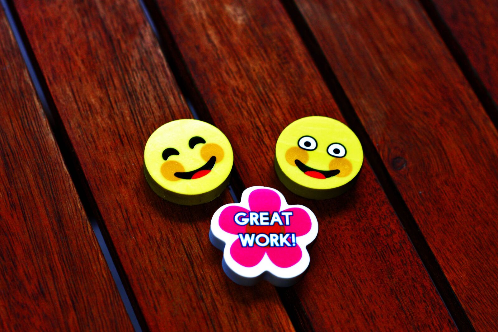Canon EOS 450D (EOS Rebel XSi / EOS Kiss X2) sample photo. Sign, badge, icon photography