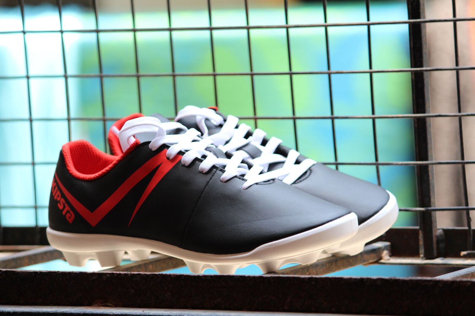 Canon EOS 700D (EOS Rebel T5i / EOS Kiss X7i) sample photo. Footwear, foot, leather photography