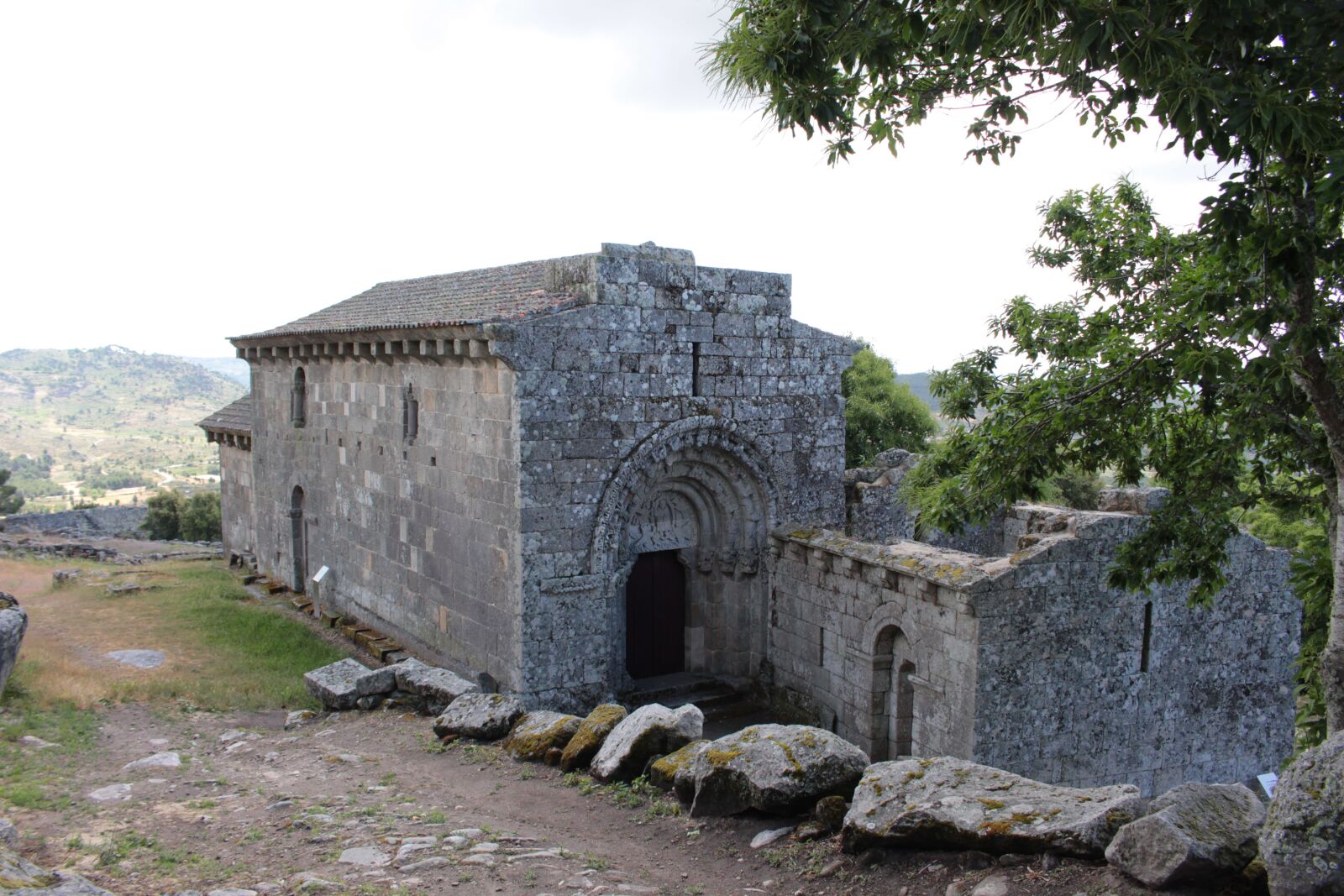 Canon EOS 700D (EOS Rebel T5i / EOS Kiss X7i) sample photo. Ruins, church, medieval photography