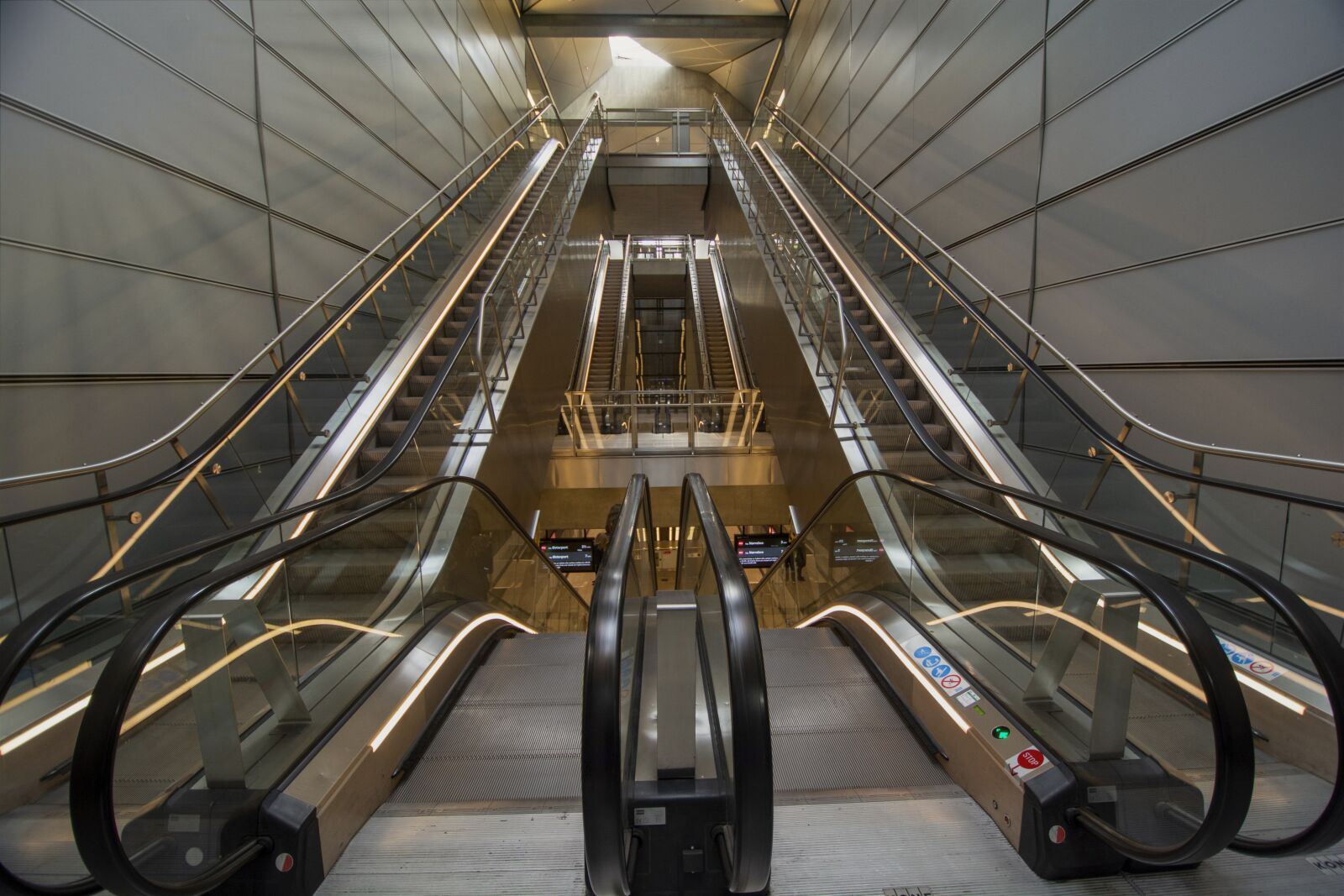 Nikon D7100 sample photo. Metro, stairs, architecture photography