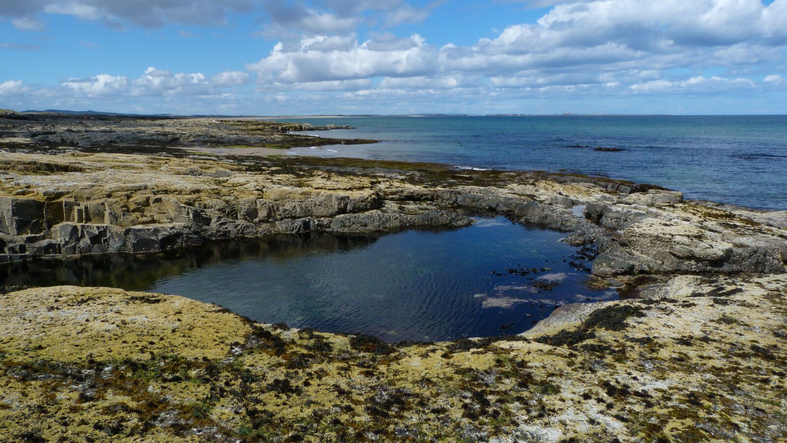Panasonic Lumix DMC-FZ40 (Lumix DMC-FZ45) sample photo. Sea, rocks, pool photography