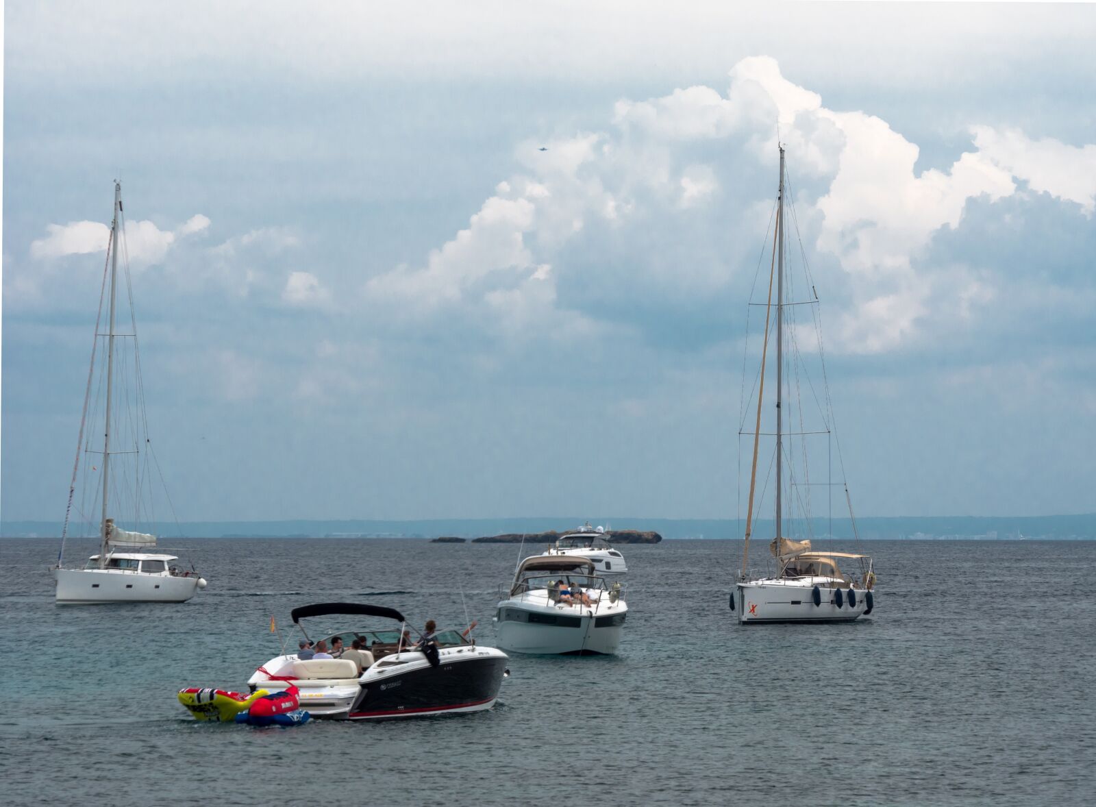 Panasonic Lumix DMC-GX8 sample photo. Boat, yacht, holiday photography