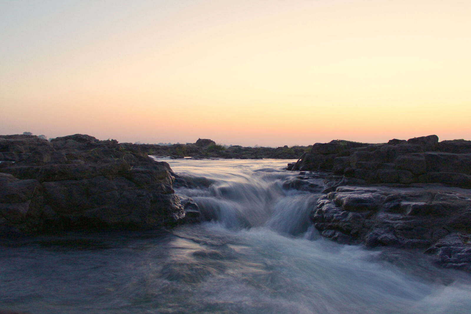 Canon EOS 1200D (EOS Rebel T5 / EOS Kiss X70 / EOS Hi) sample photo. Early, morning, narmada, nature photography