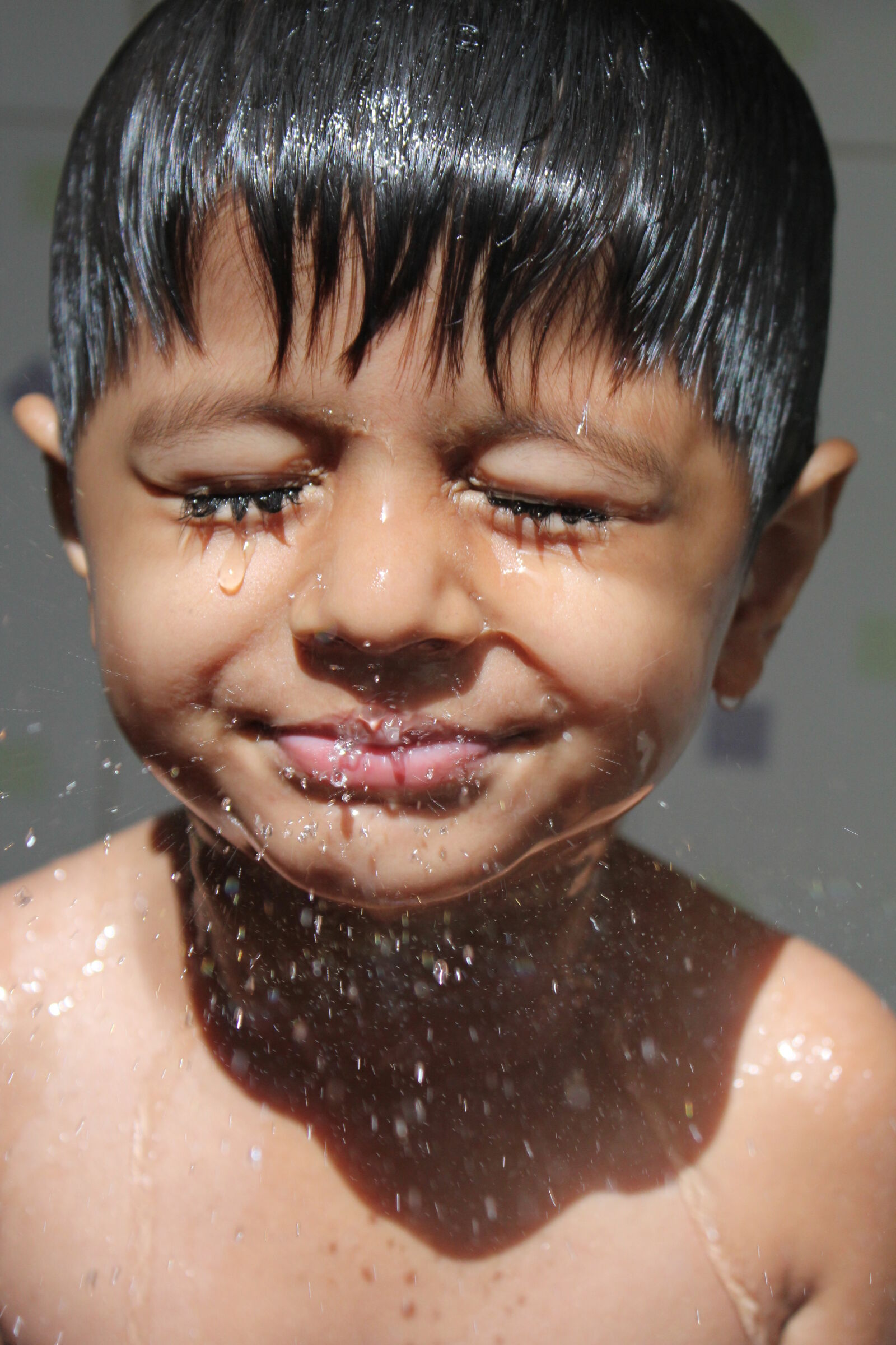 Canon EF-S 18-55mm F3.5-5.6 IS sample photo. Bath, boy, bubble, child photography
