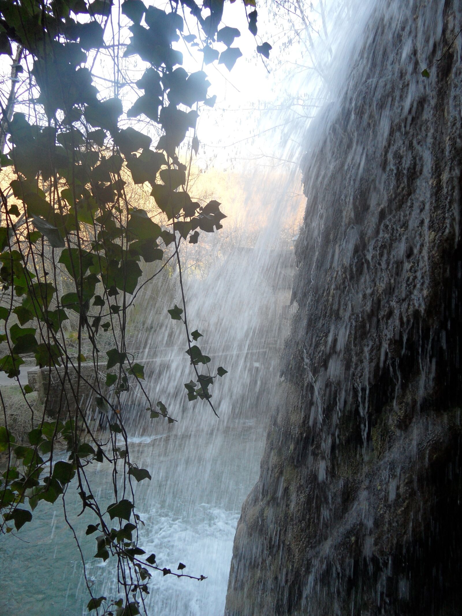 Samsung WB600 / VLUU WB600 /  WB610 sample photo. Cascade, water, roche photography